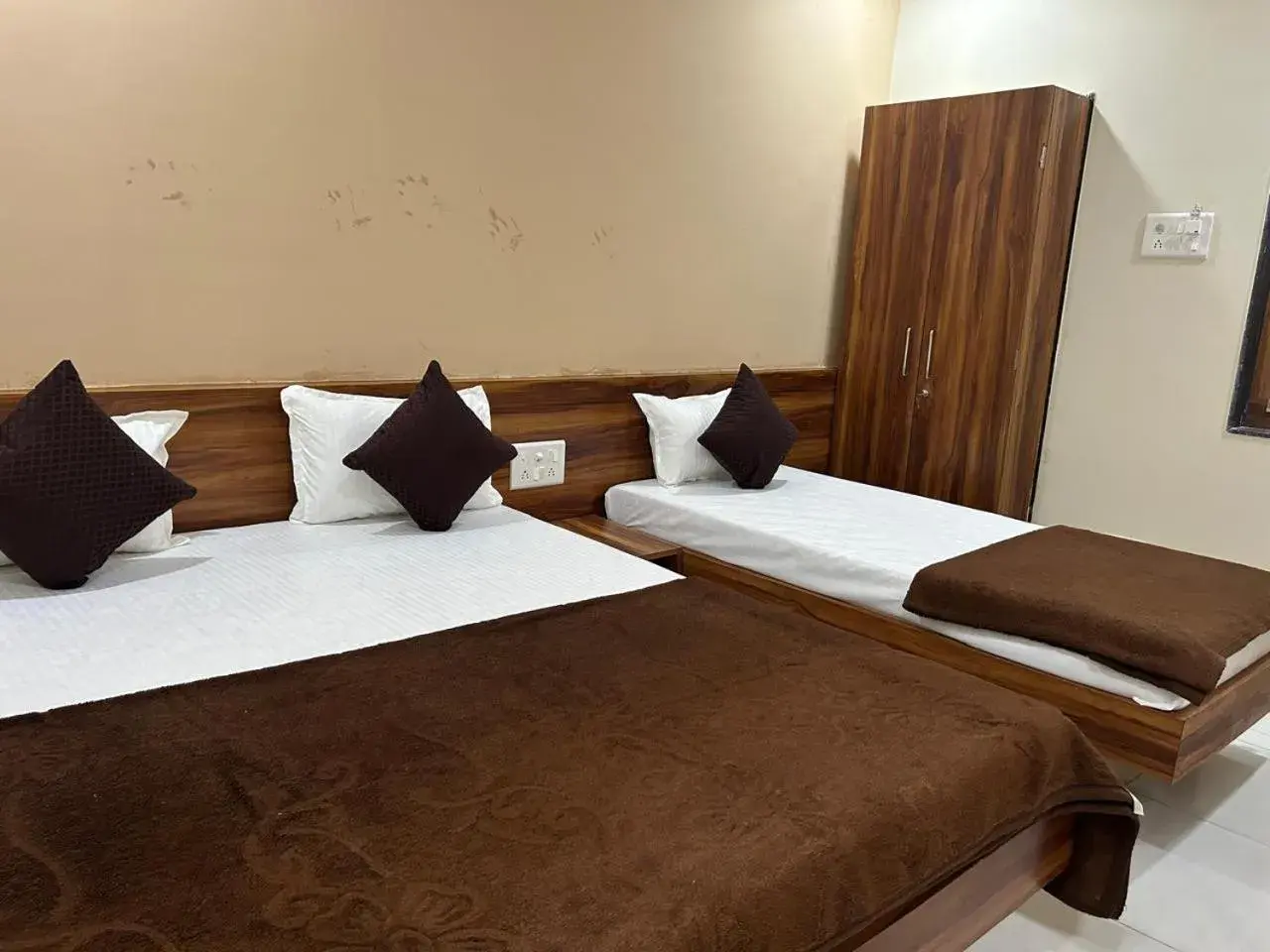Photo of the whole room, Bed in Hotel Samruddhi Residency Photo of the whole room, Bed in Hotel Samruddhi Residency