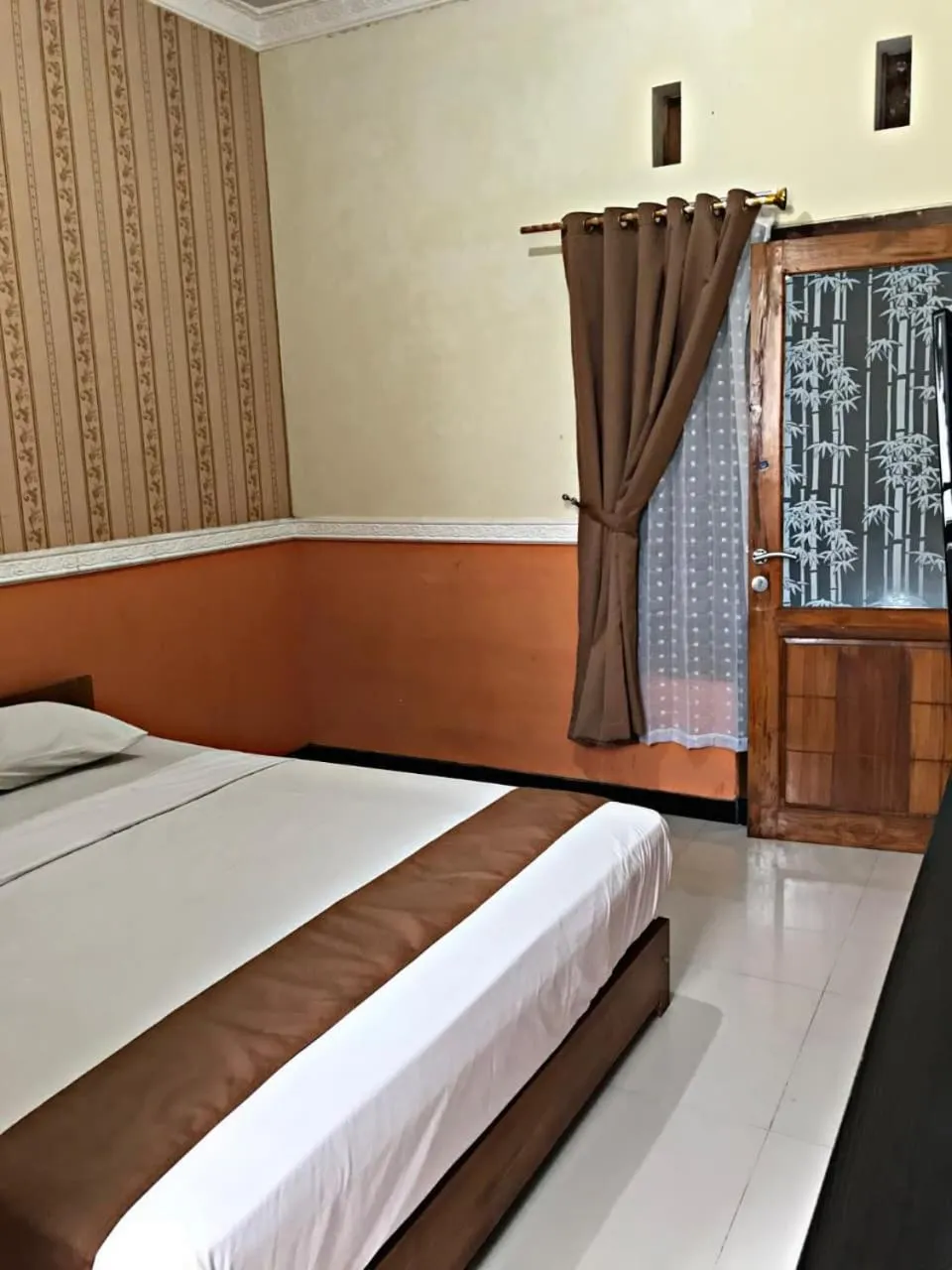 Bed in Grand Valonia Hotel Cafe & Park Jember