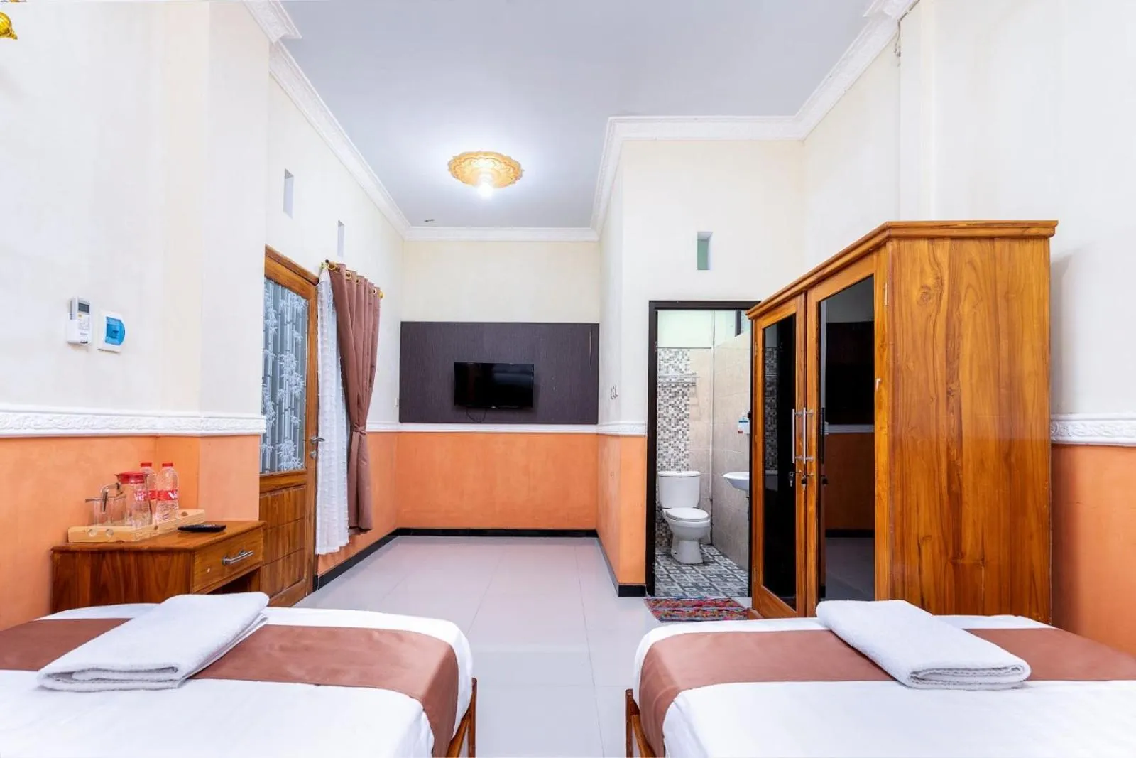 Bed in Grand Valonia Hotel Cafe & Park Jember