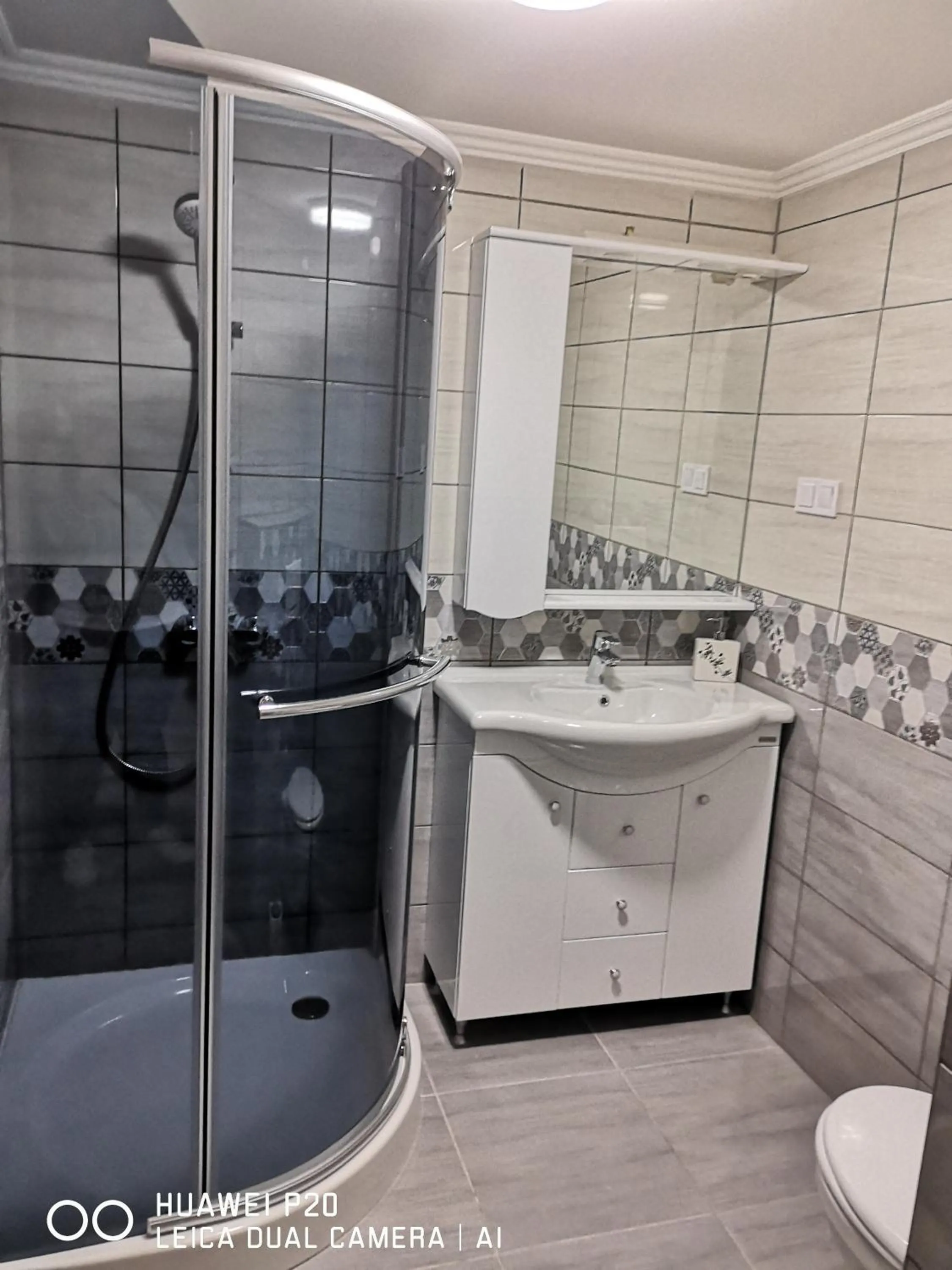 Shower in Kakukk Panzió