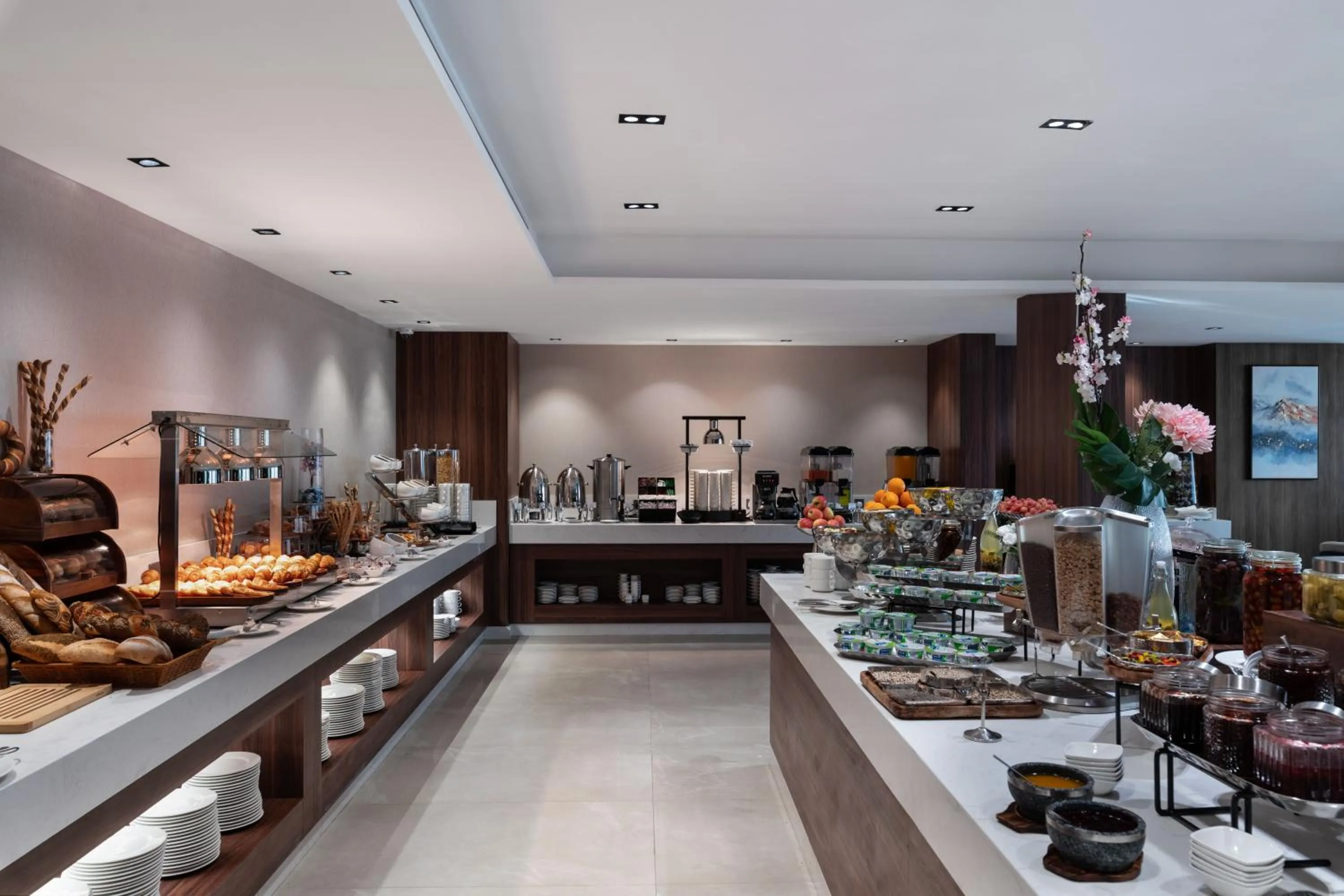 Breakfast in Warwick Al Taif Hotel