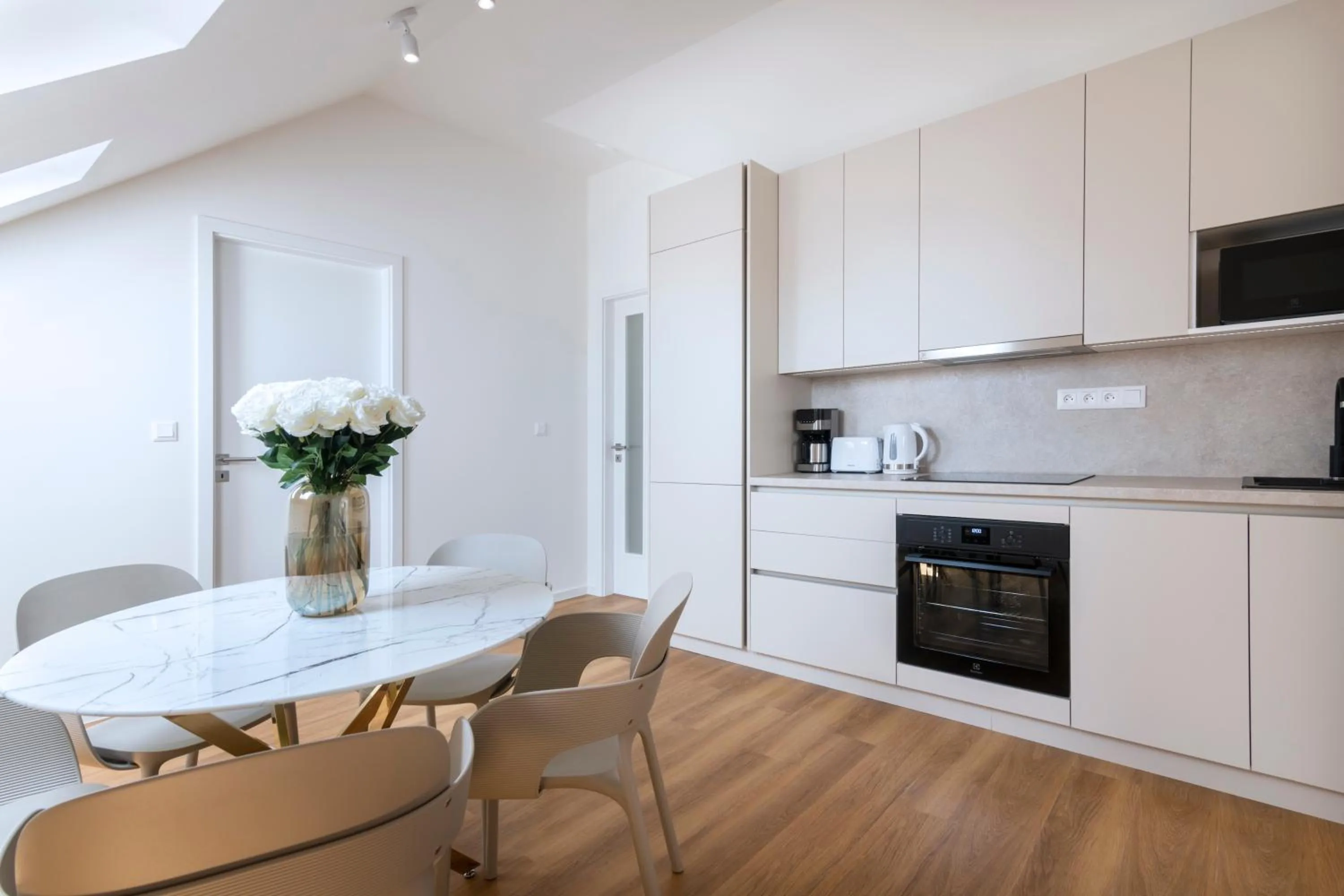 Kitchen or kitchenette in Encore Boutique Residence by Dwellfort