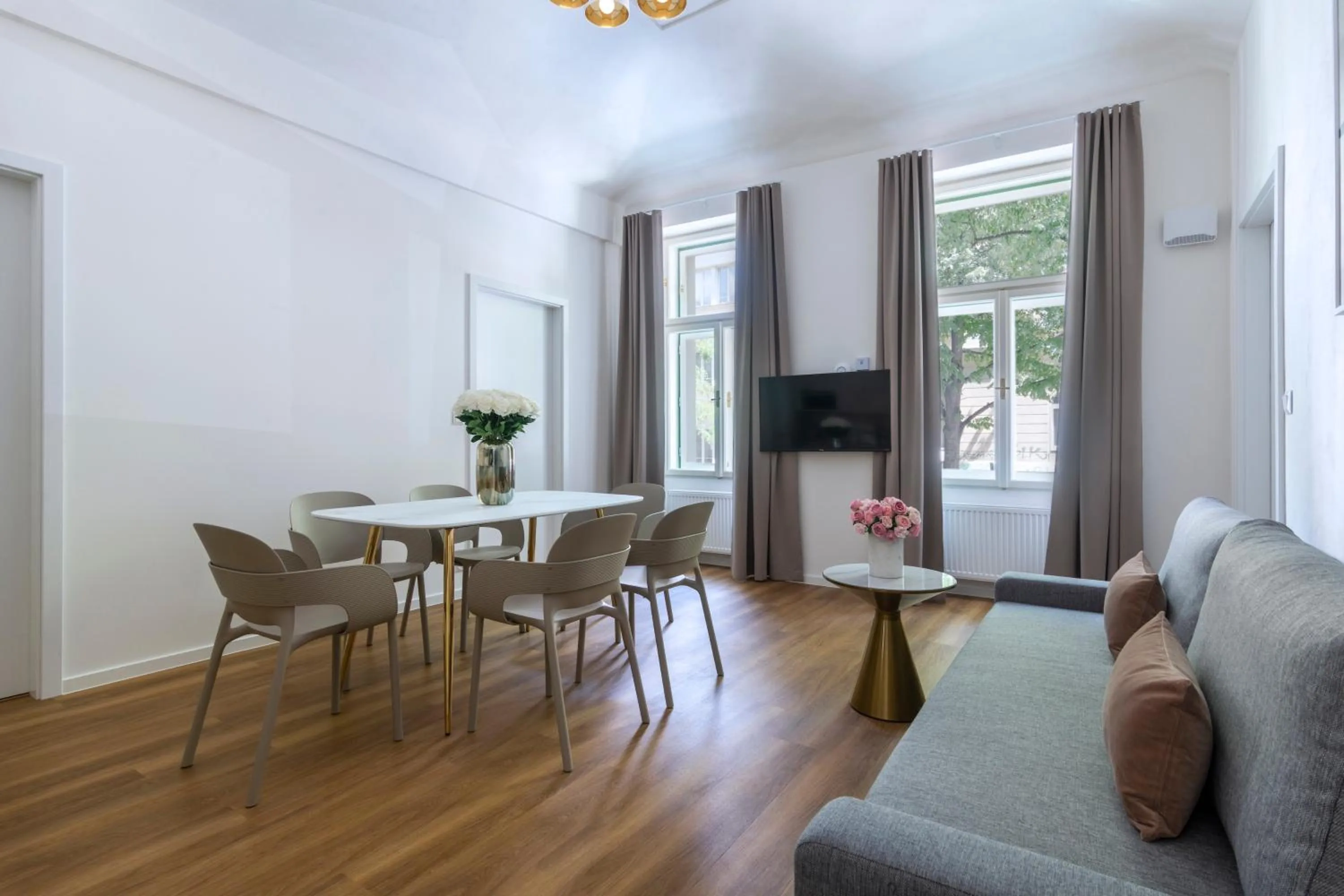 TV and multimedia in Encore Boutique Residence by Dwellfort