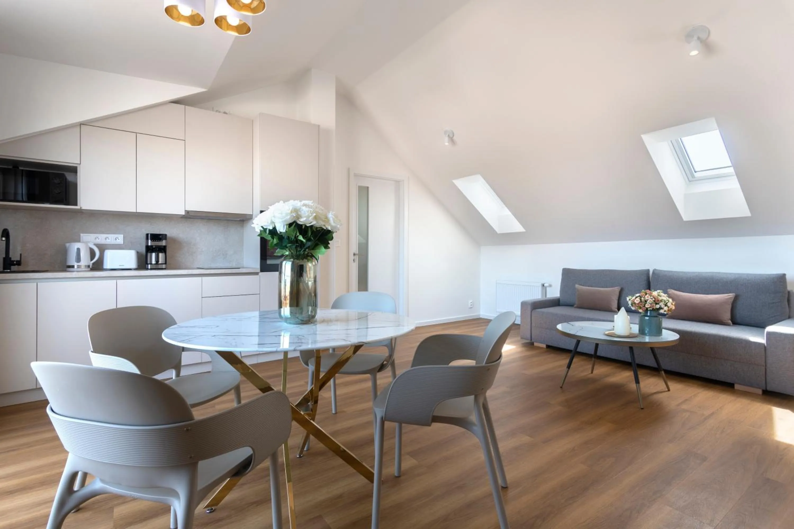 Kitchen or kitchenette in Encore Boutique Residence by Dwellfort