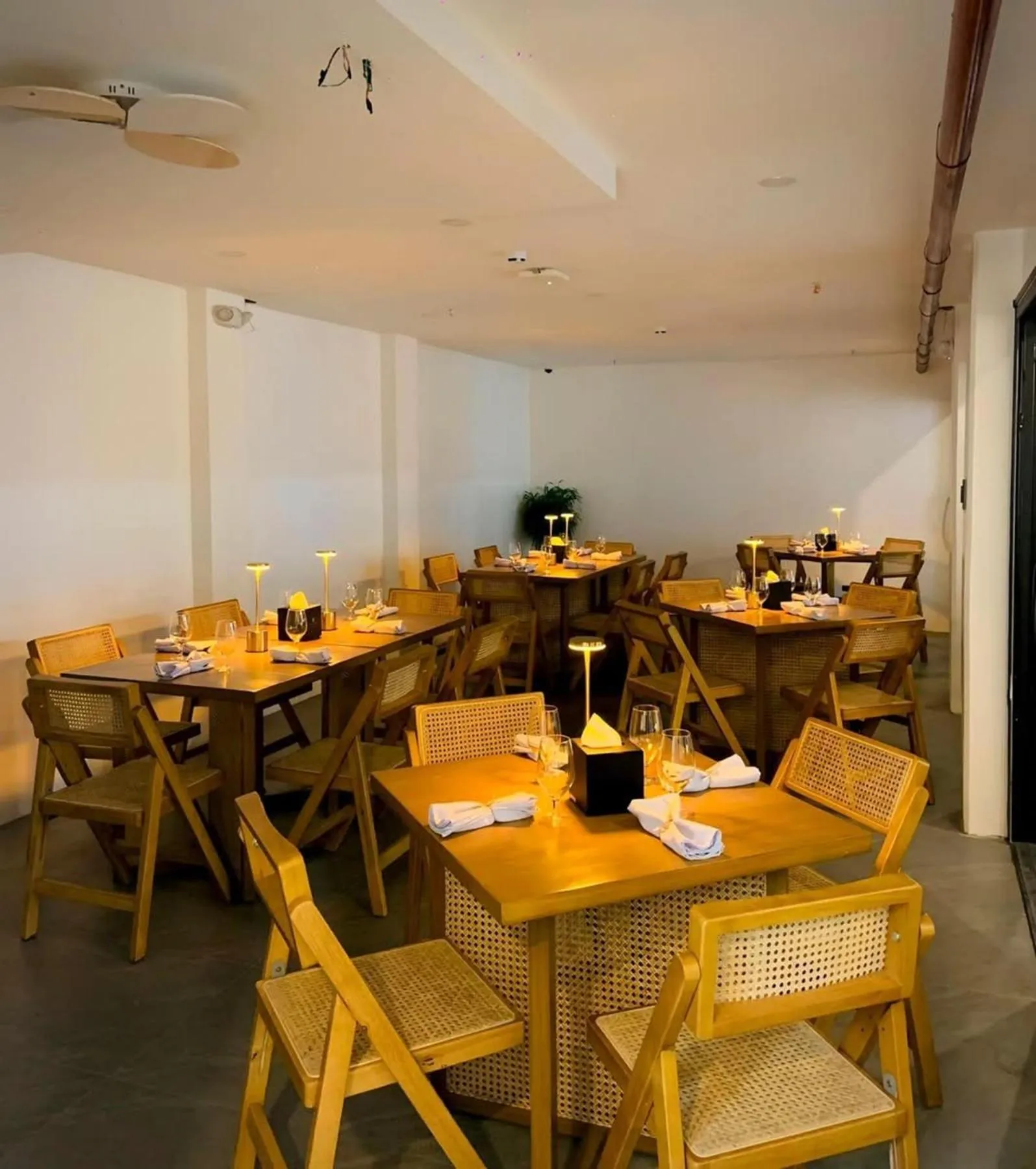 Restaurant/places to eat in Belajandro Hotel Angeles City