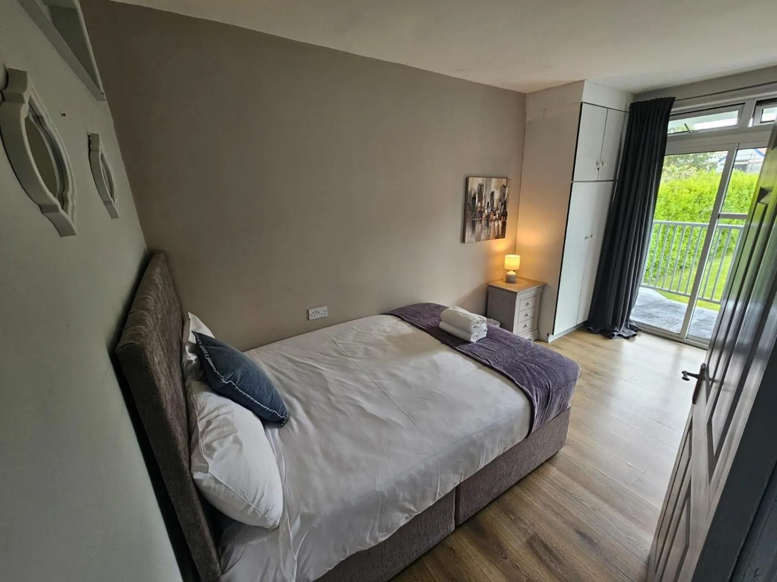 Bed in 5 Newcastle Court Galway