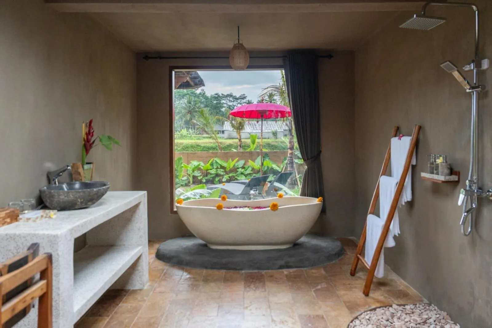 Bath in Tiare Villa Ubud by Dhananjaya Hospitality