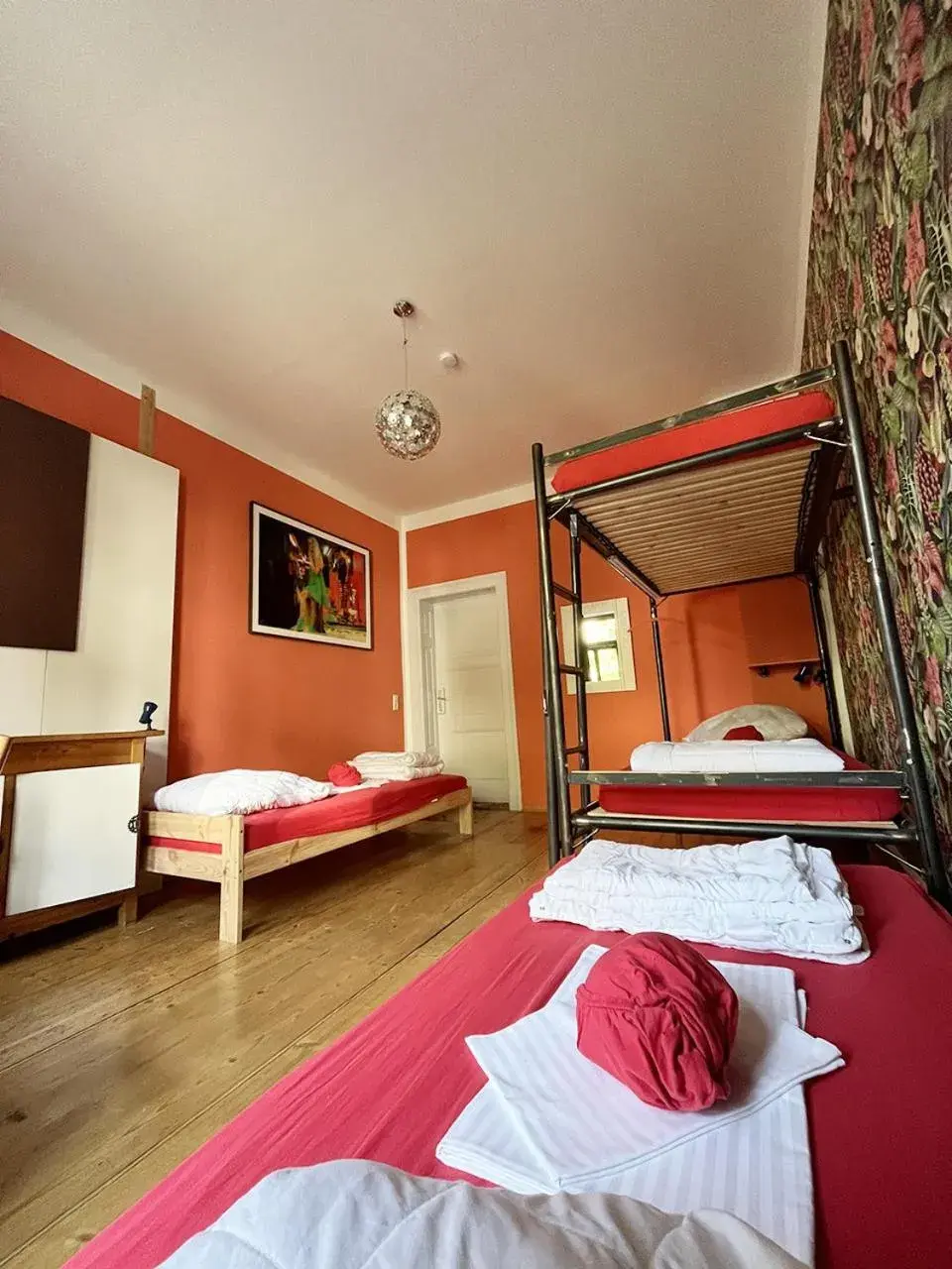 Bed in 4-Bed Dormitory Room in Homeplanet Hostel Bed in 4-Bed Dormitory Room in Homeplanet Hostel