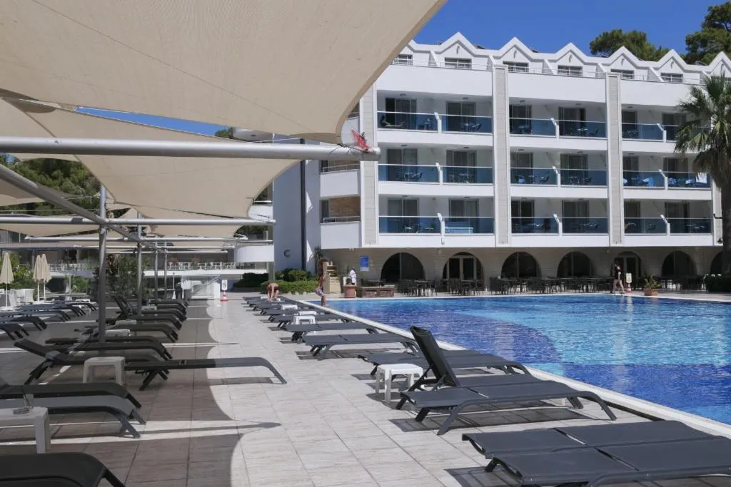 Swimming pool in Turunc Resort Hotel