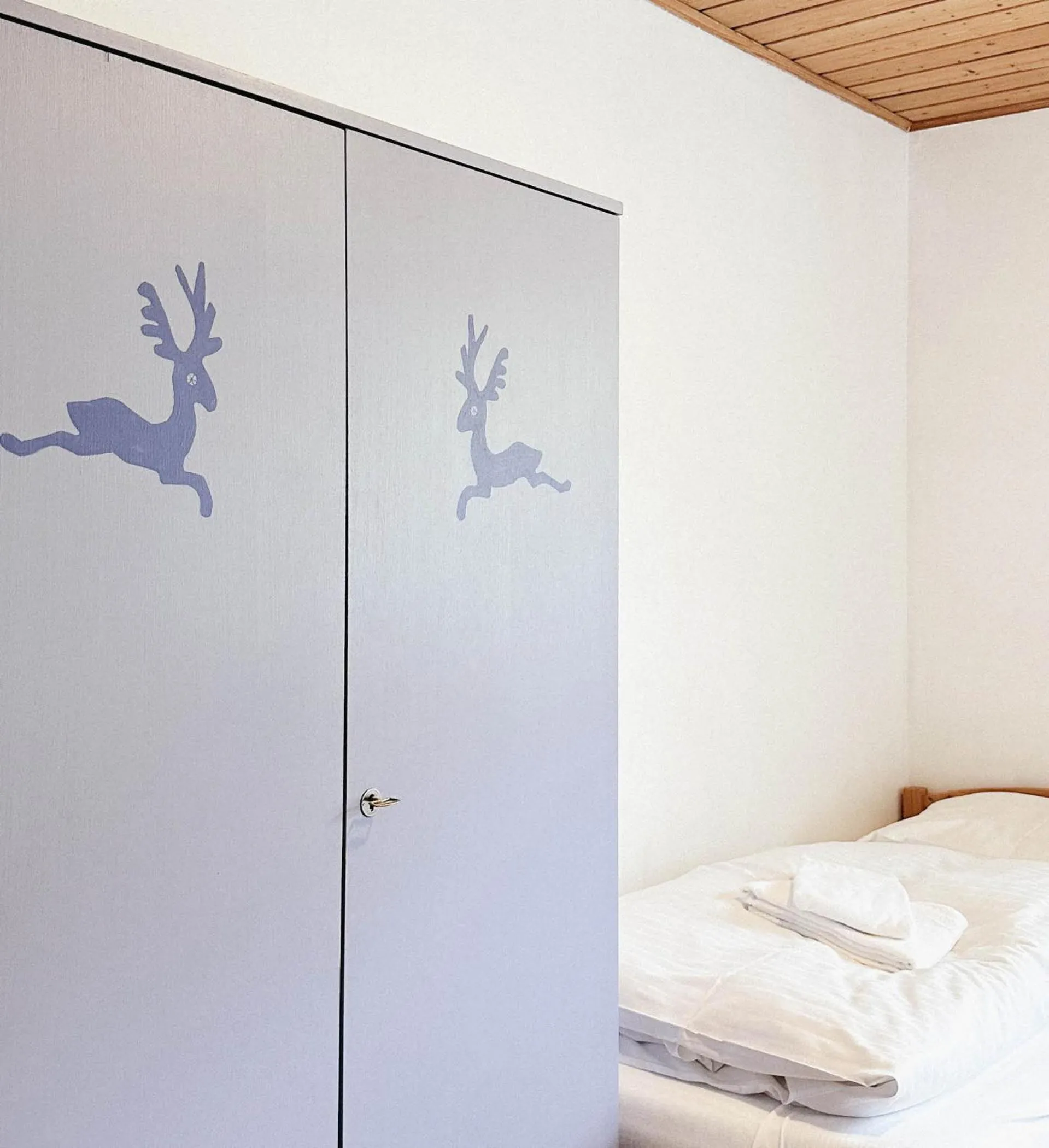 wardrobe, Bed in s´Amagmach