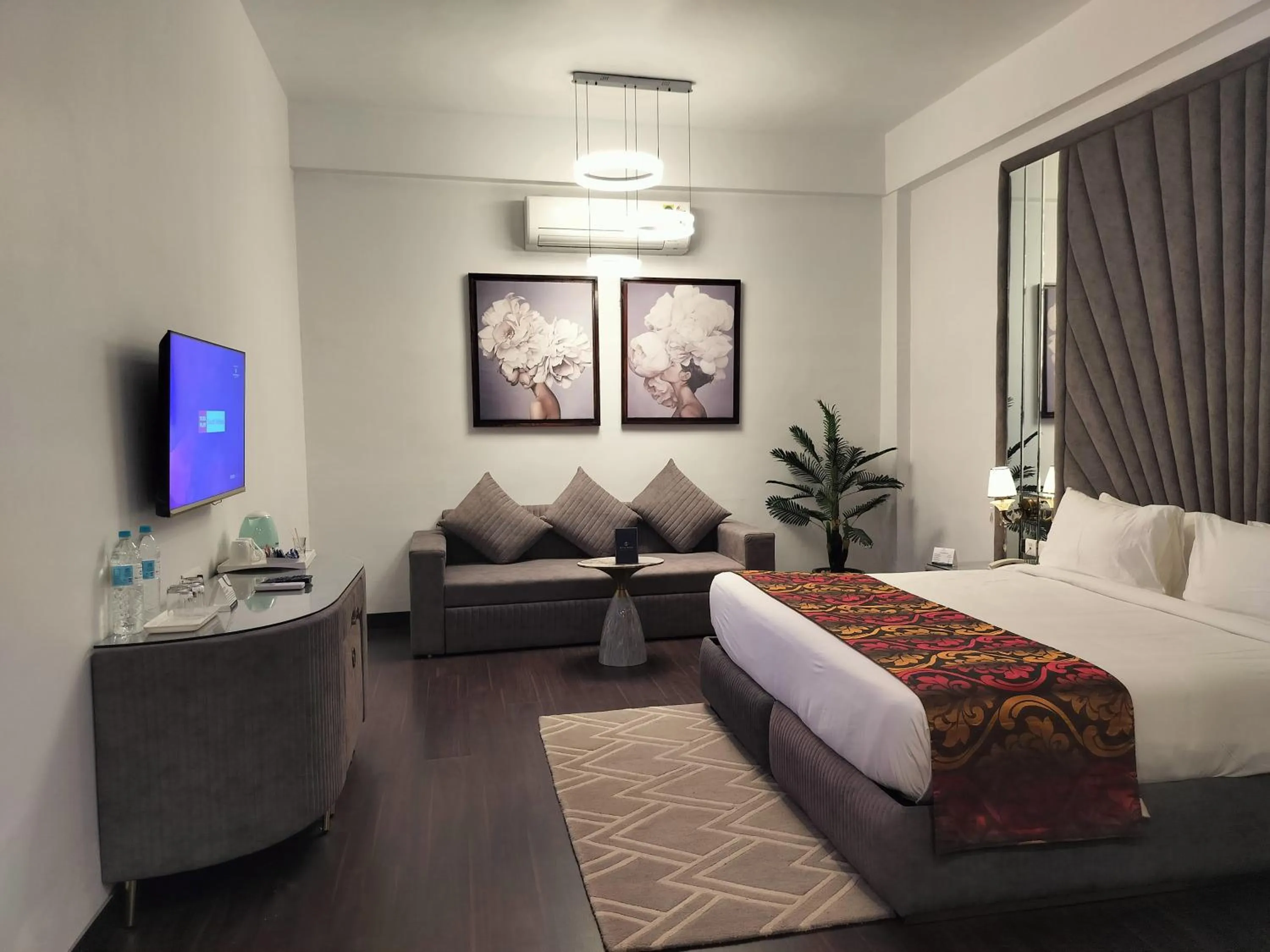 Photo of the whole room, Bed in Bel-La Monde Hotel NH8 at 6km from IGI Airport Delhi