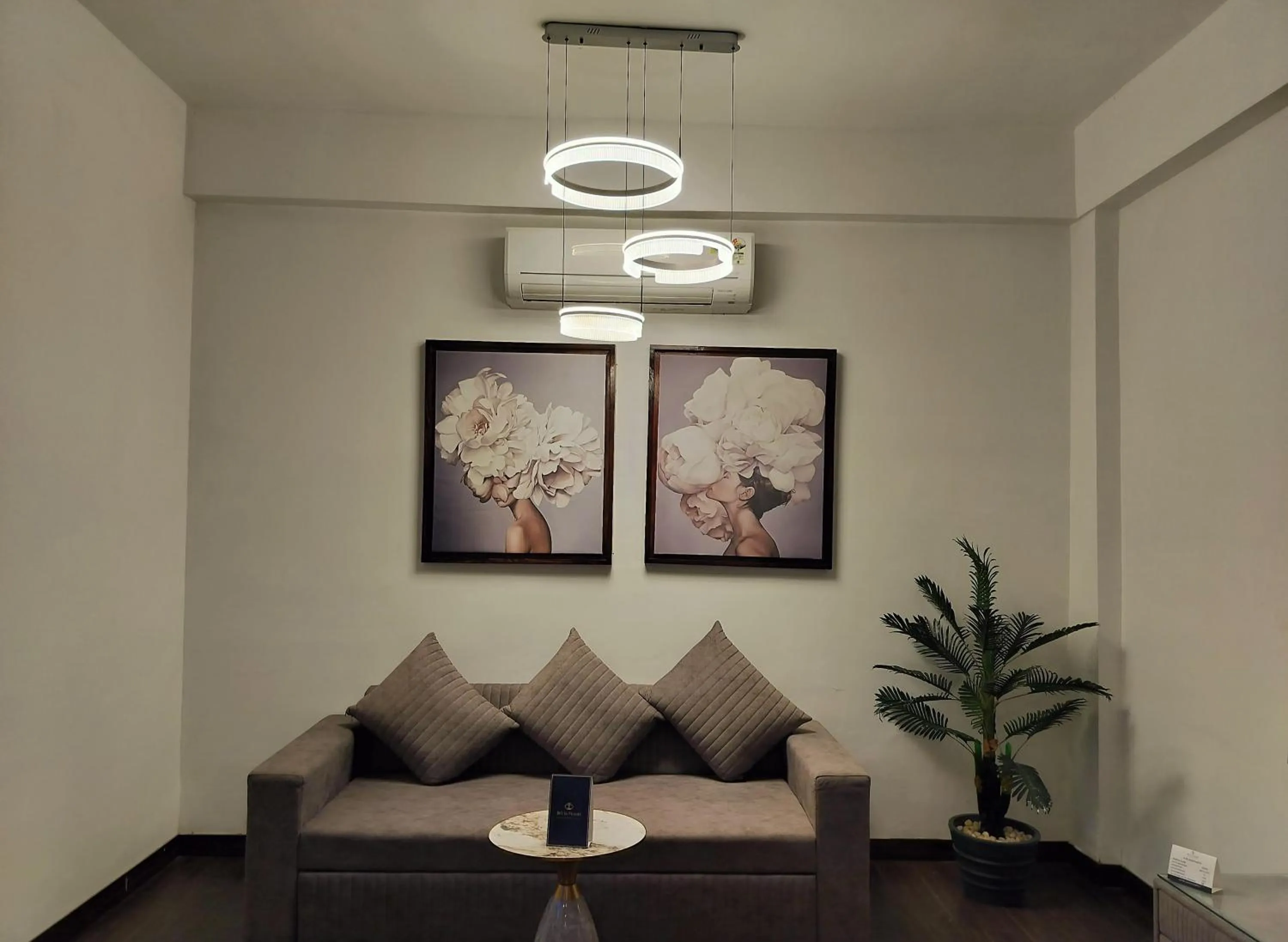 Seating area in Bel-La Monde Hotel NH8 at 6km from IGI Airport Delhi