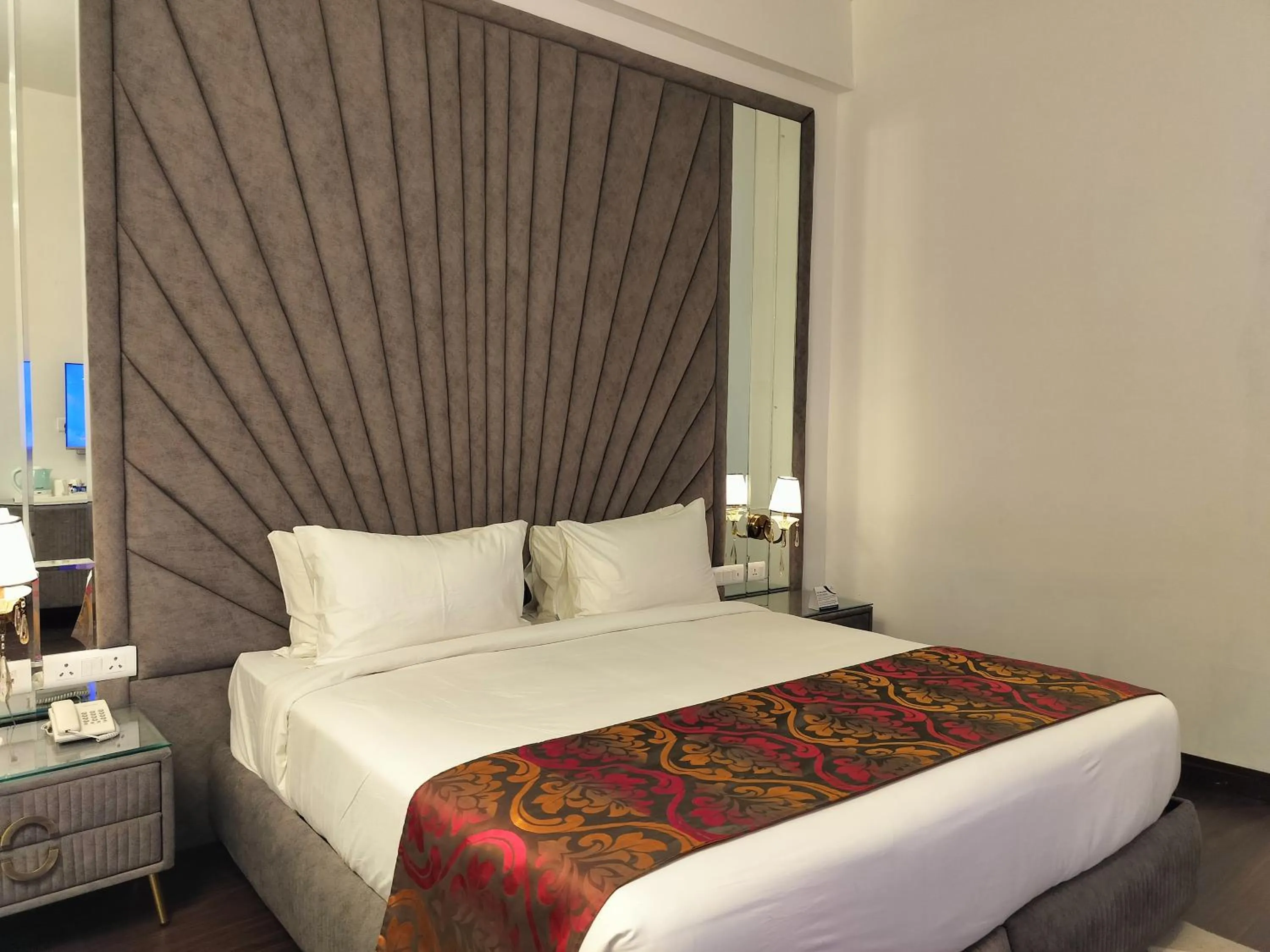 Bed in Bel-La Monde Hotel NH8 at 6km from IGI Airport Delhi
