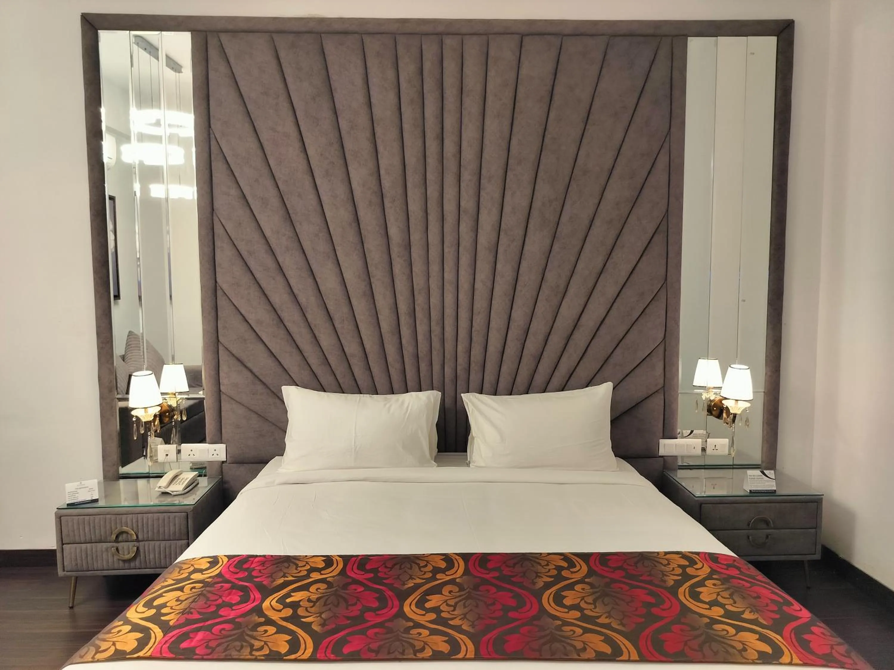 Bed in Bel-La Monde Hotel NH8 at 6km from IGI Airport Delhi