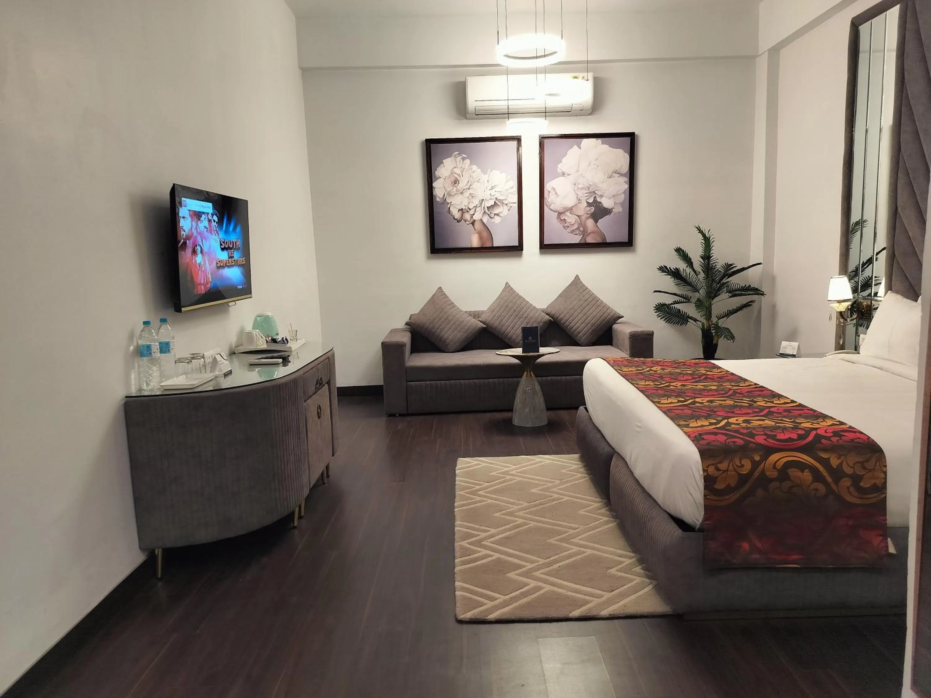 Bed in Bel-La Monde Hotel NH8 at 6km from IGI Airport Delhi