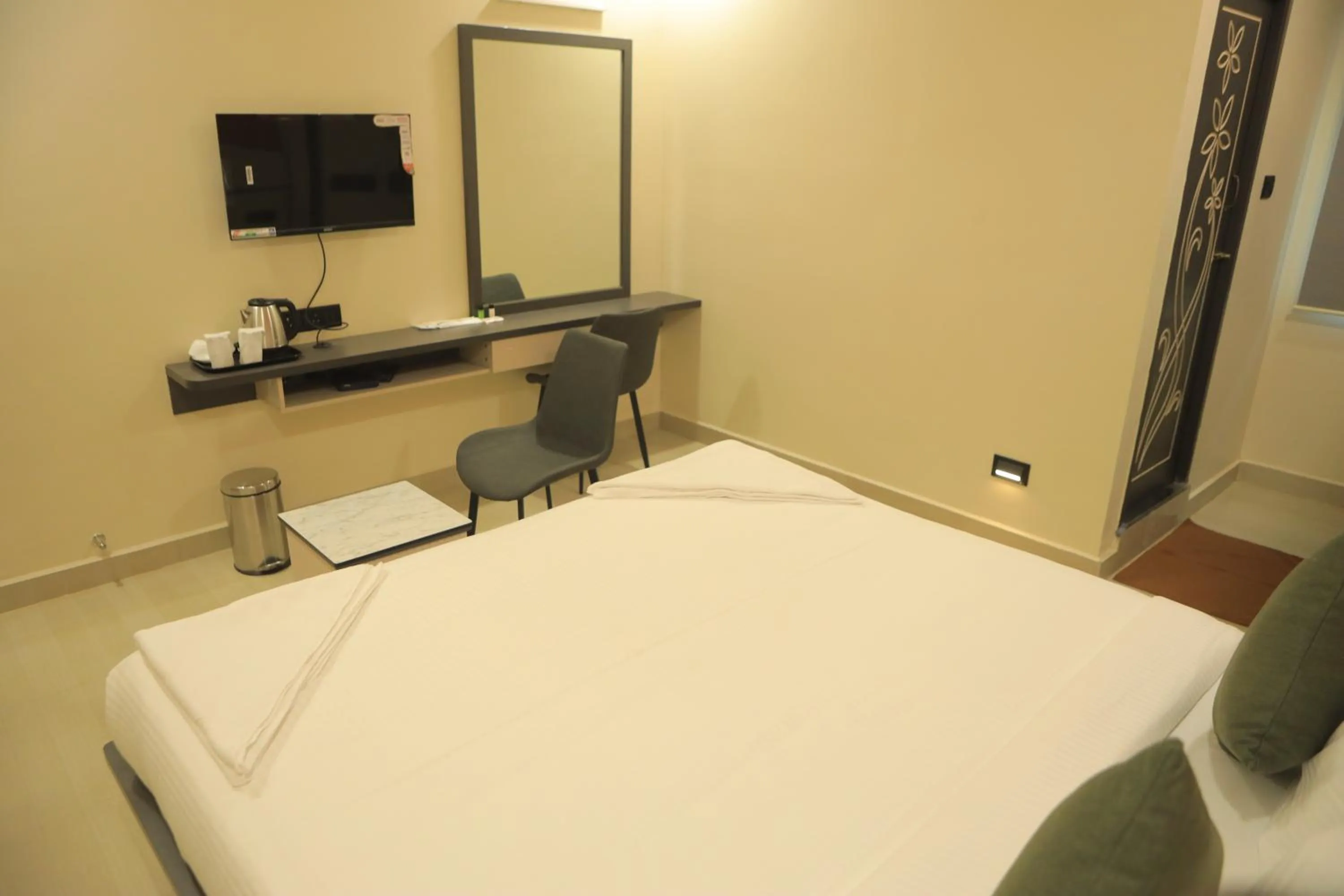 TV and multimedia, Bed in KANS ONE - Hotel & Banquets