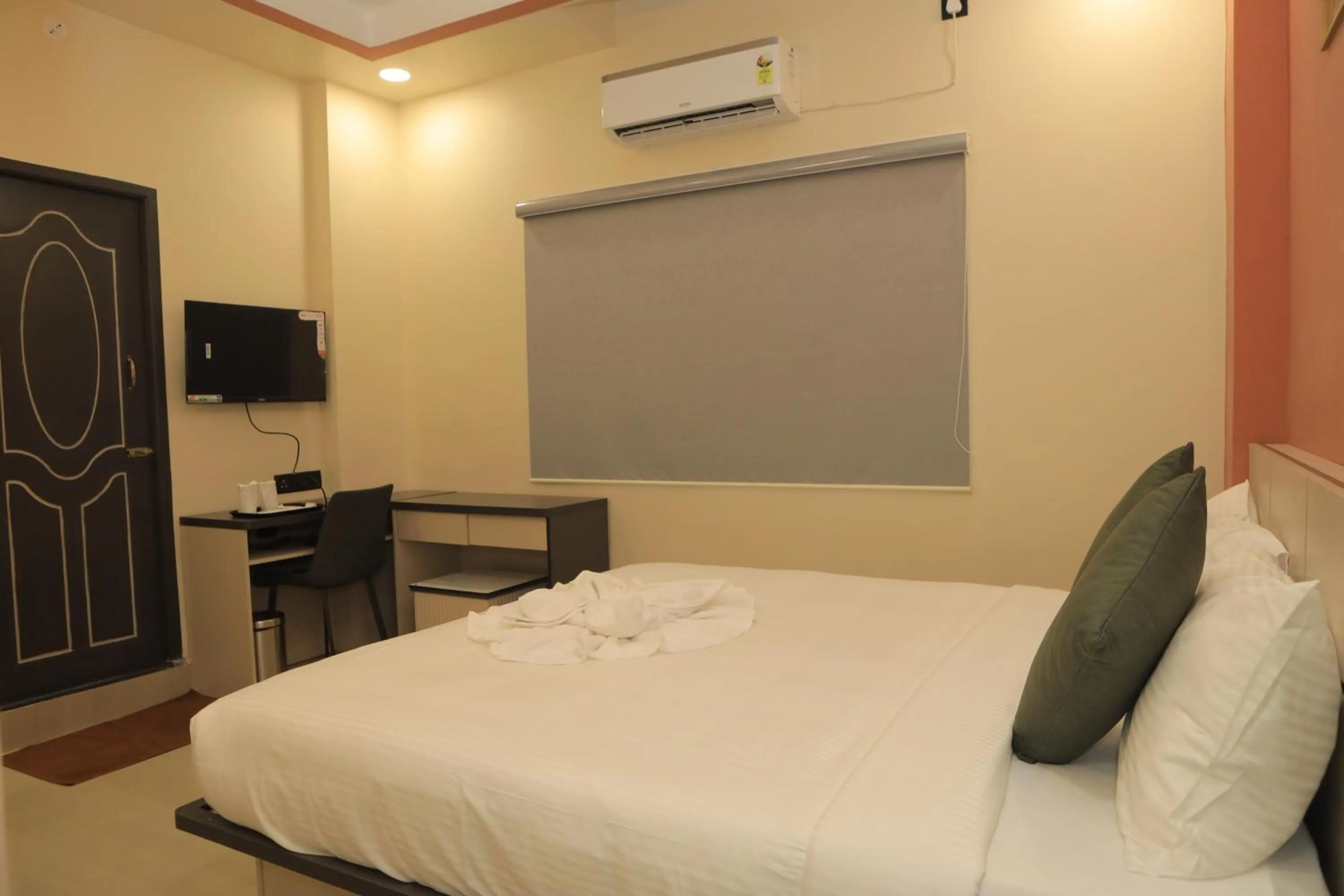 TV and multimedia, Bed in KANS ONE - Hotel & Banquets