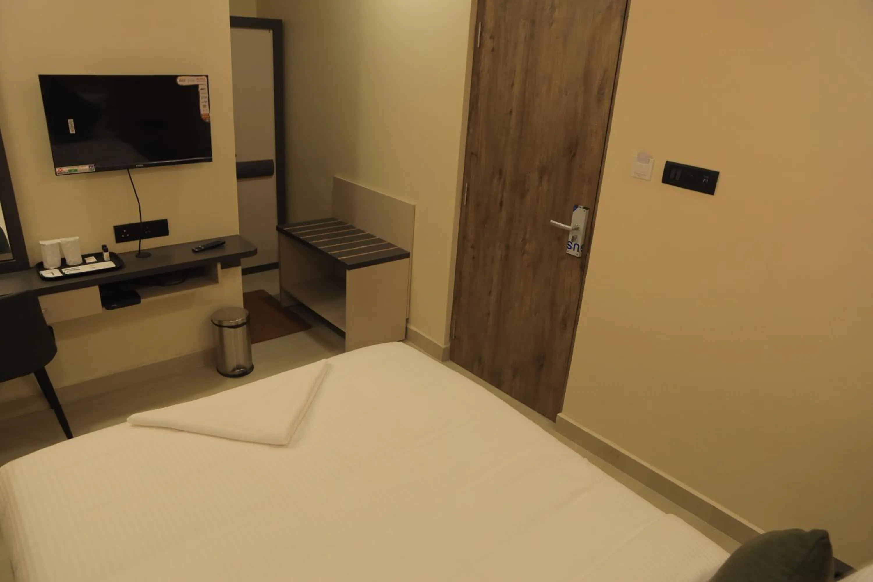 TV and multimedia, Bed in KANS ONE - Hotel & Banquets