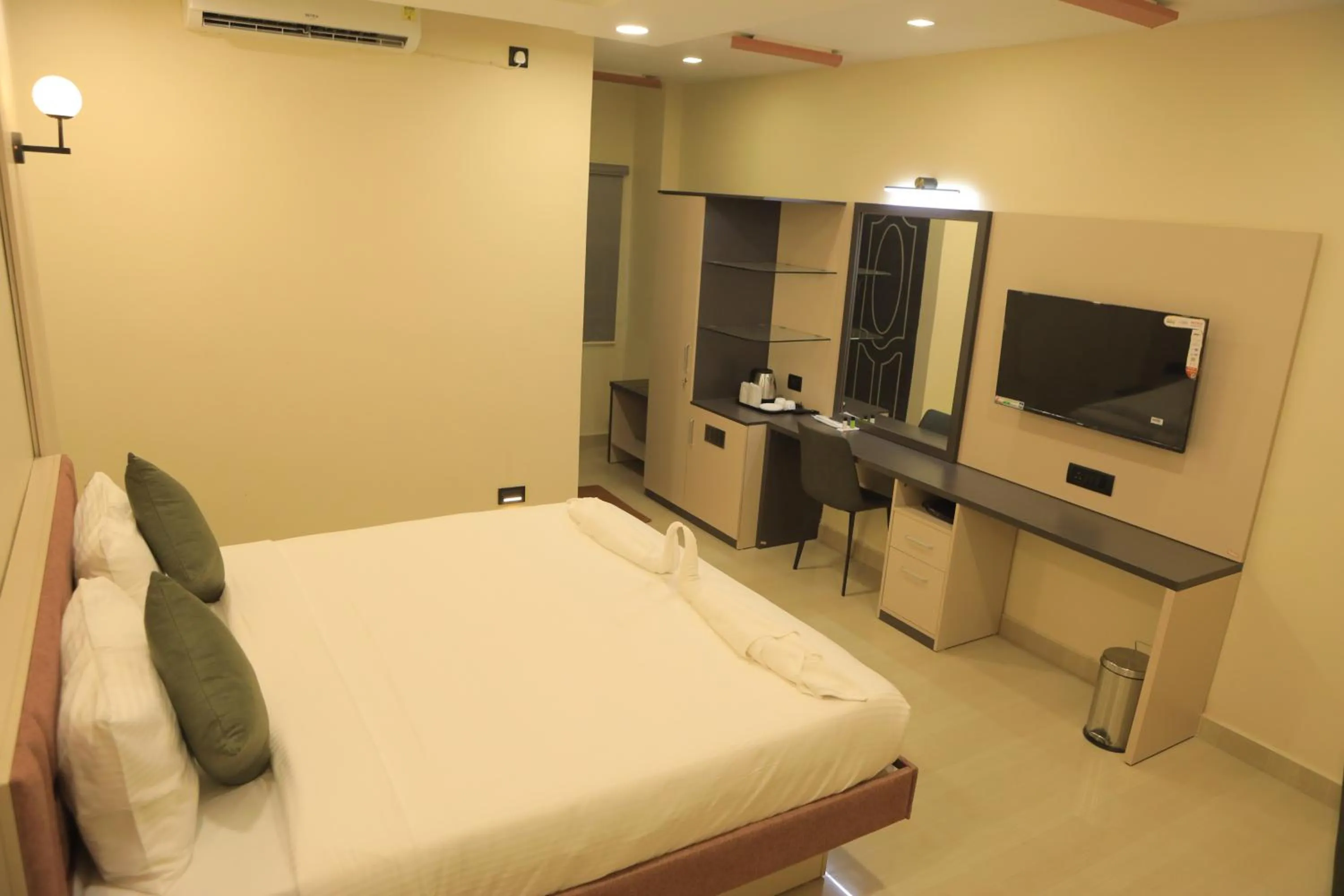 TV and multimedia, Bed in KANS ONE - Hotel & Banquets