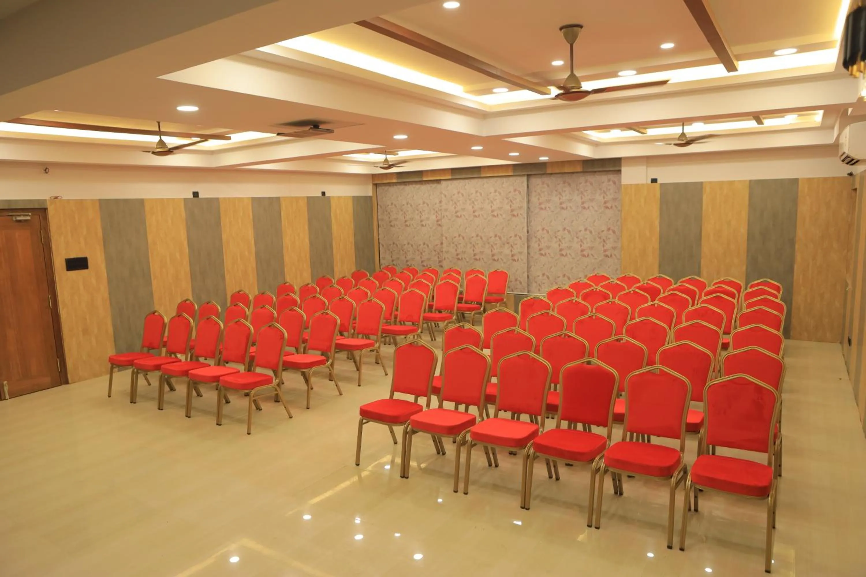 Business facilities in KANS ONE - Hotel & Banquets