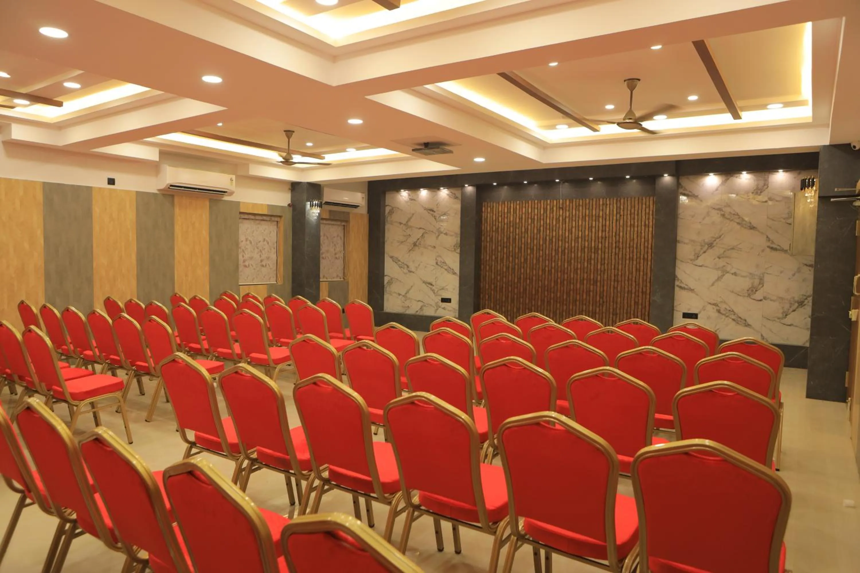 Business facilities in KANS ONE - Hotel & Banquets