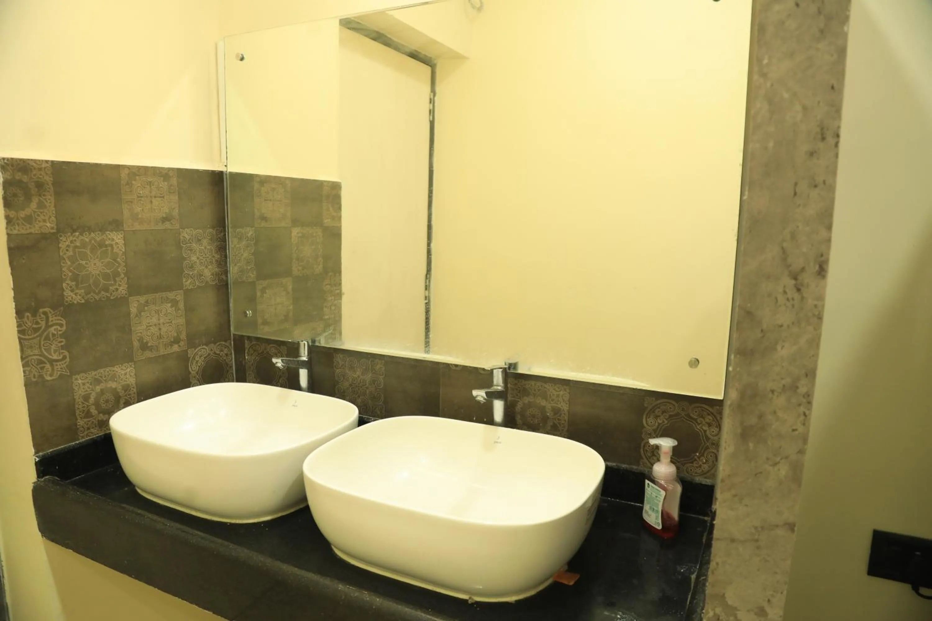 Restaurant/places to eat in KANS ONE - Hotel & Banquets