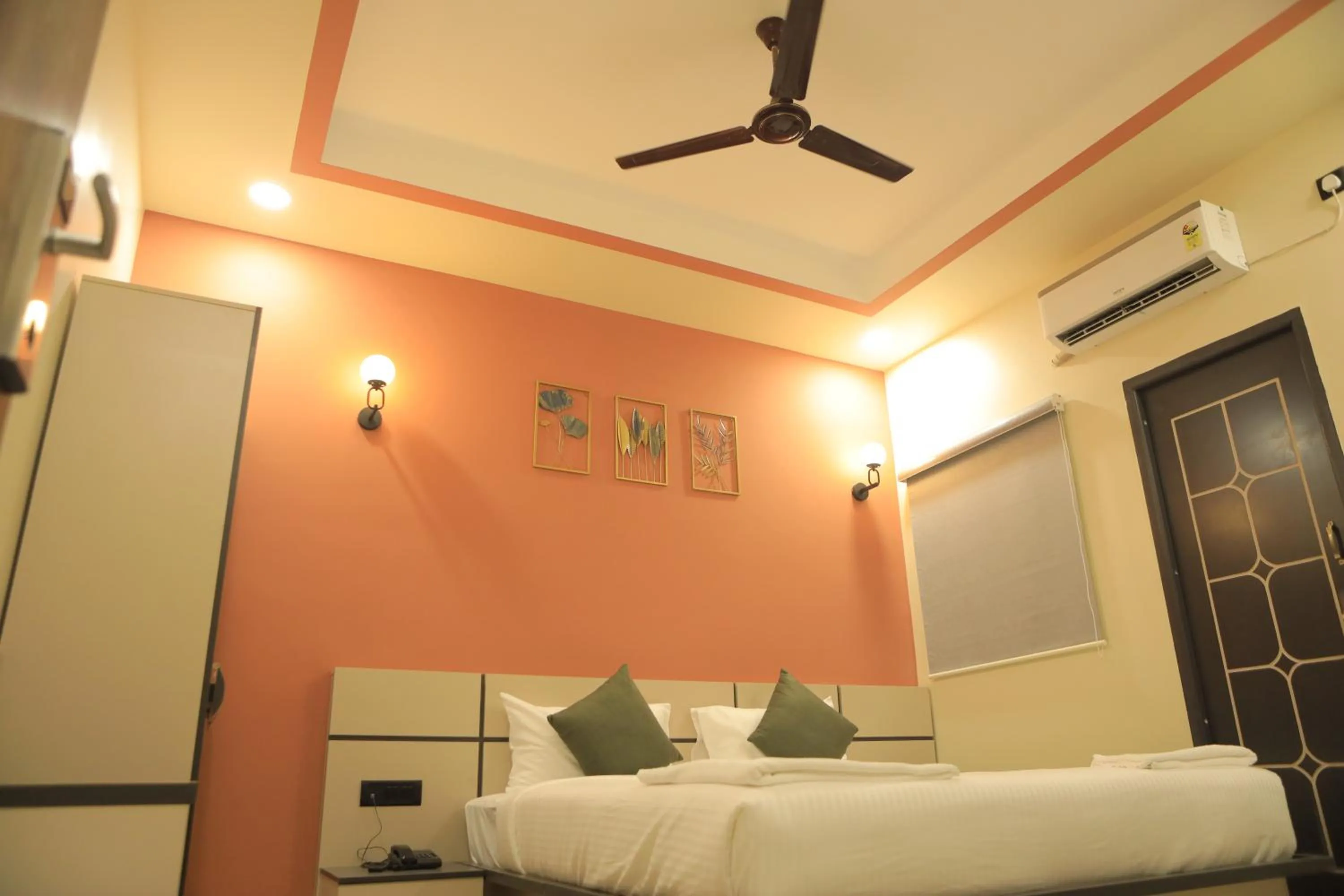 Photo of the whole room, Bed in KANS ONE - Hotel & Banquets