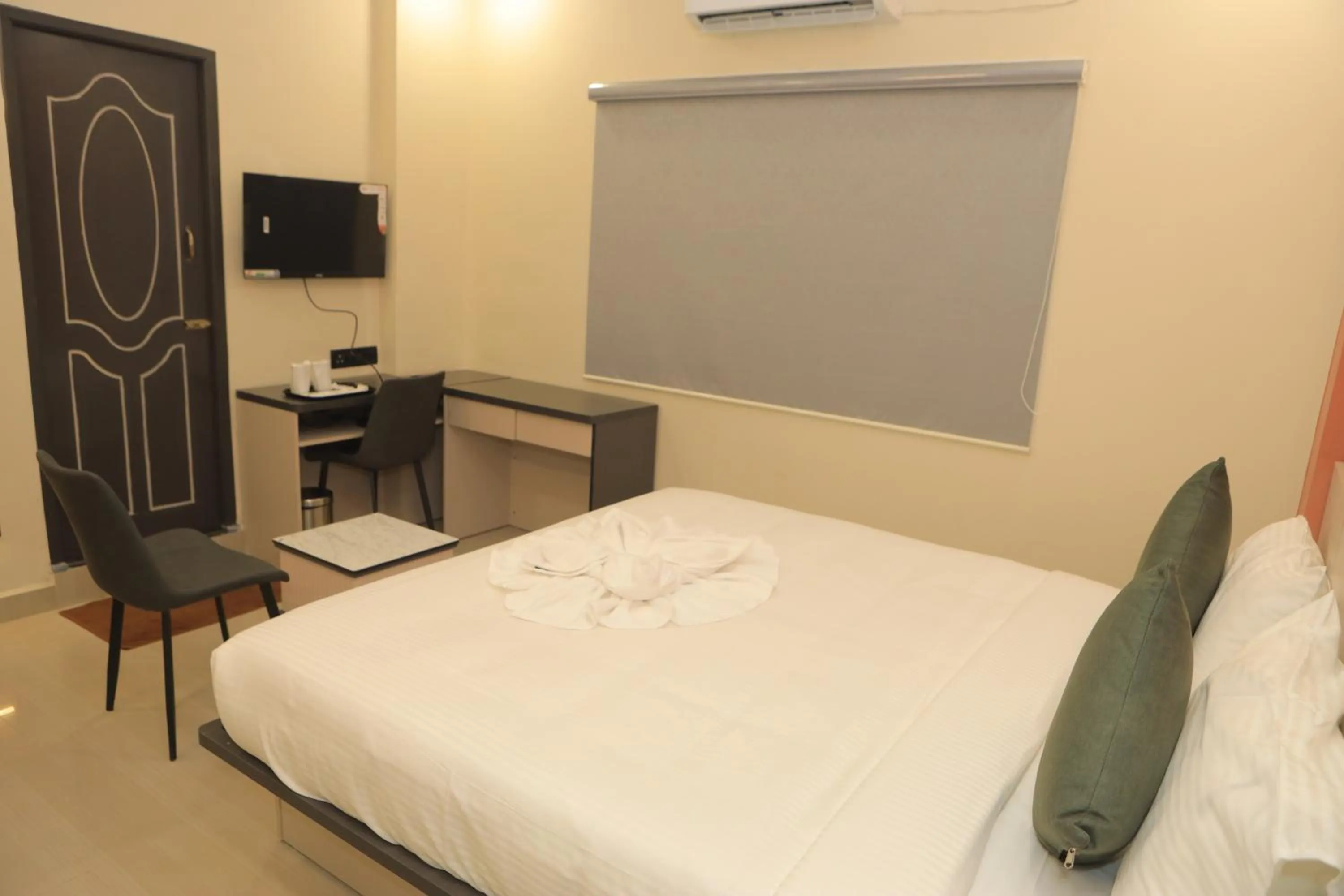 TV and multimedia, Bed in KANS ONE - Hotel & Banquets