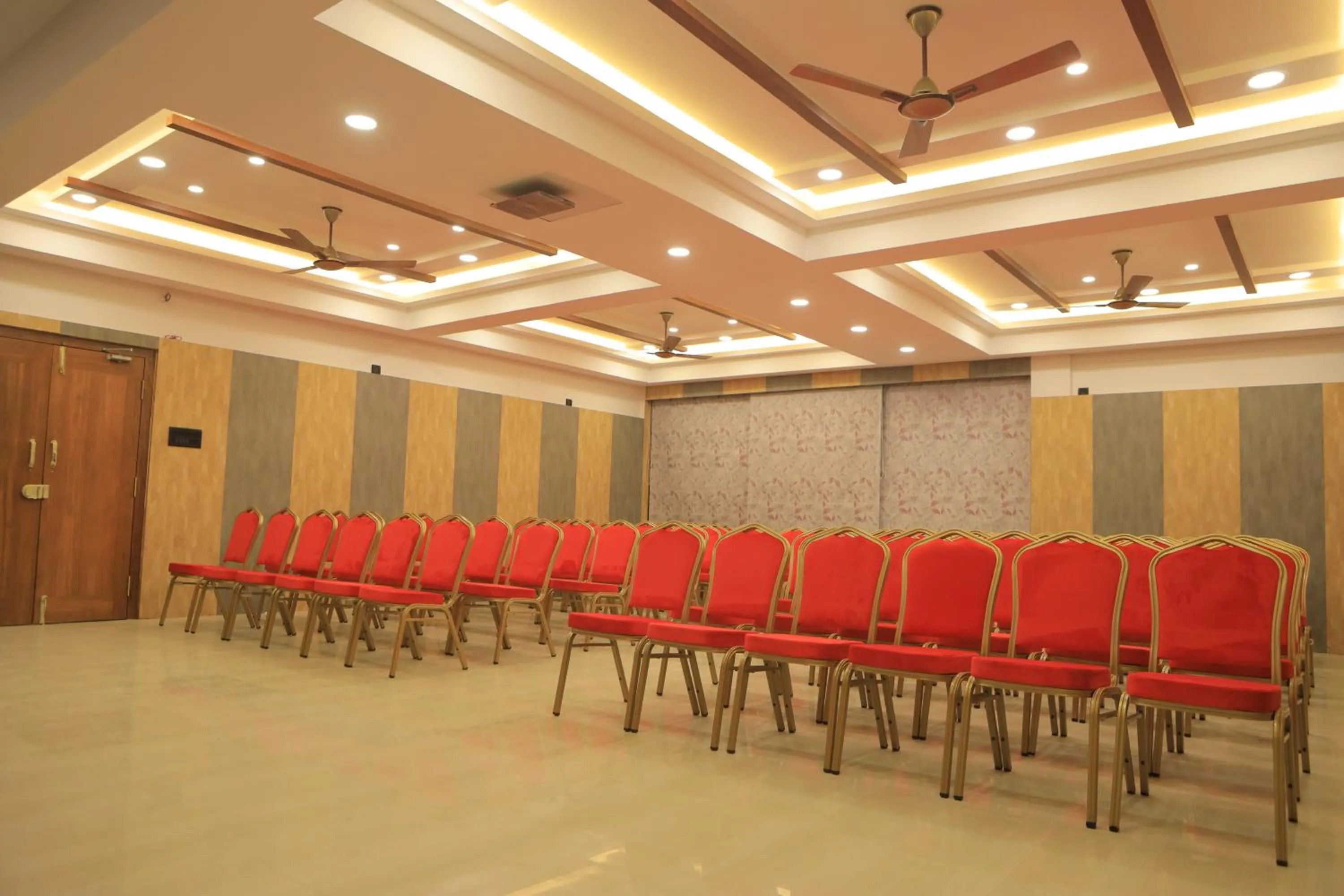 Business facilities in KANS ONE - Hotel & Banquets