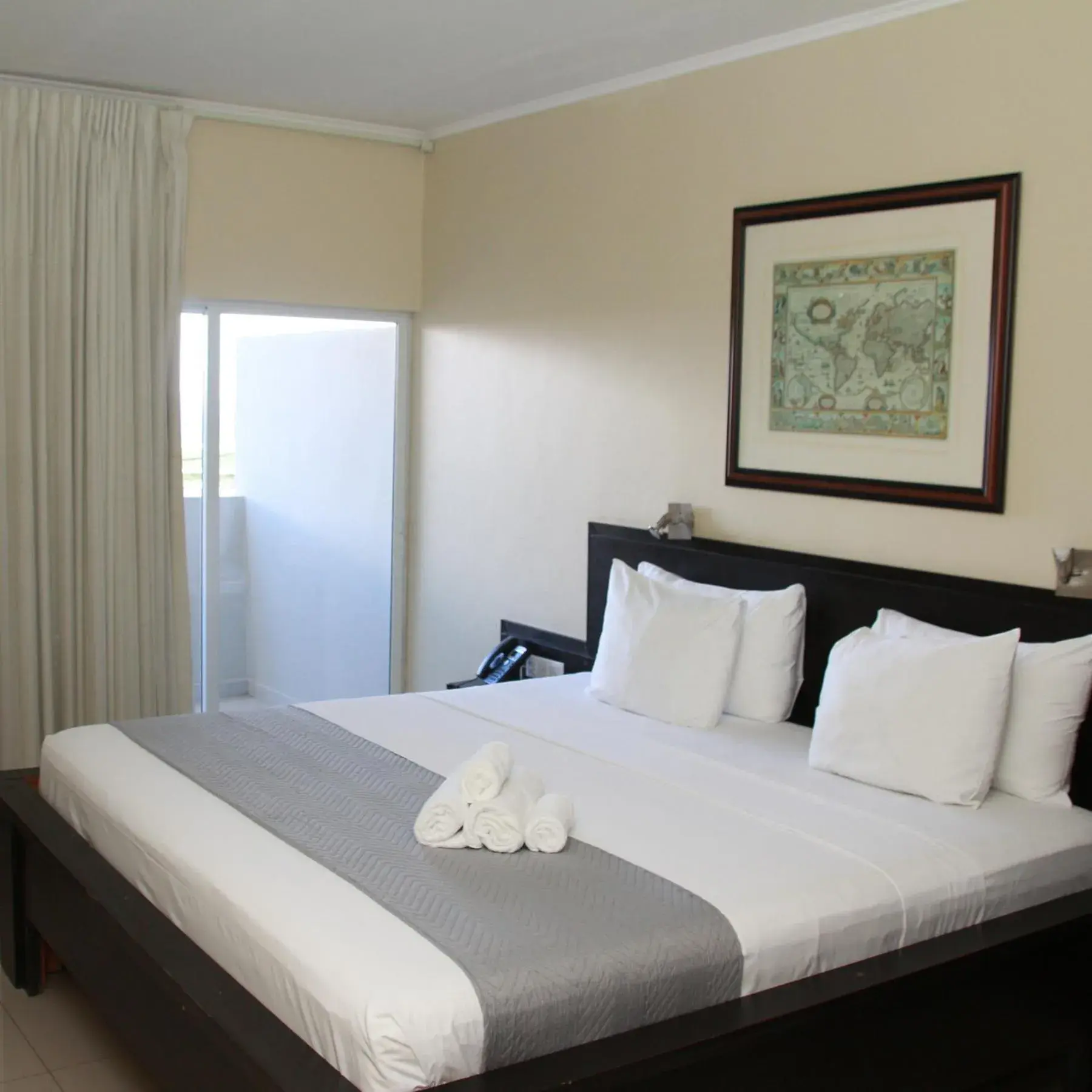 Bedroom, Bed in Curacao Airport Hotel Bedroom, Bed in Curacao Airport Hotel