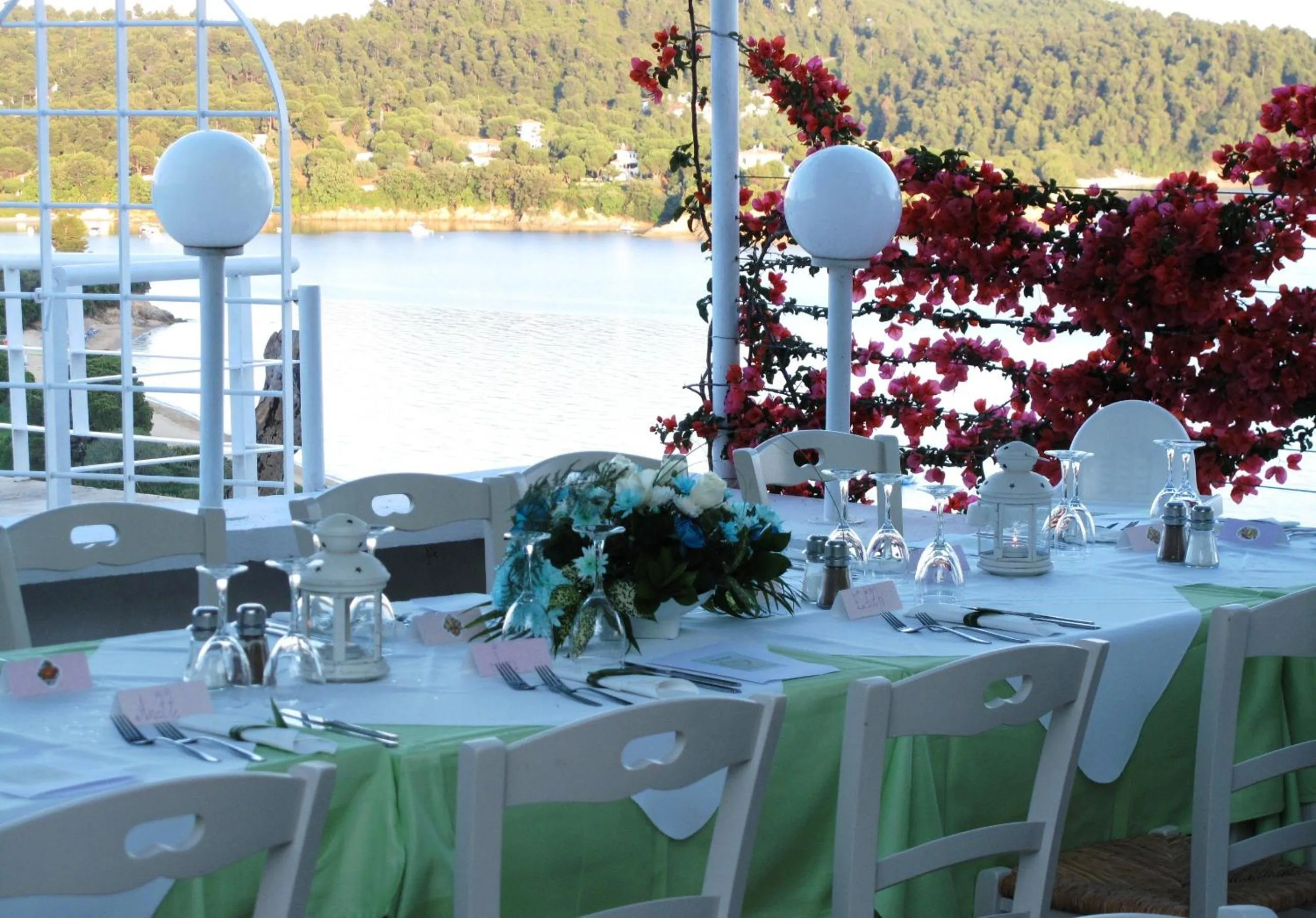 Restaurant/places to eat in Atrium Hotel