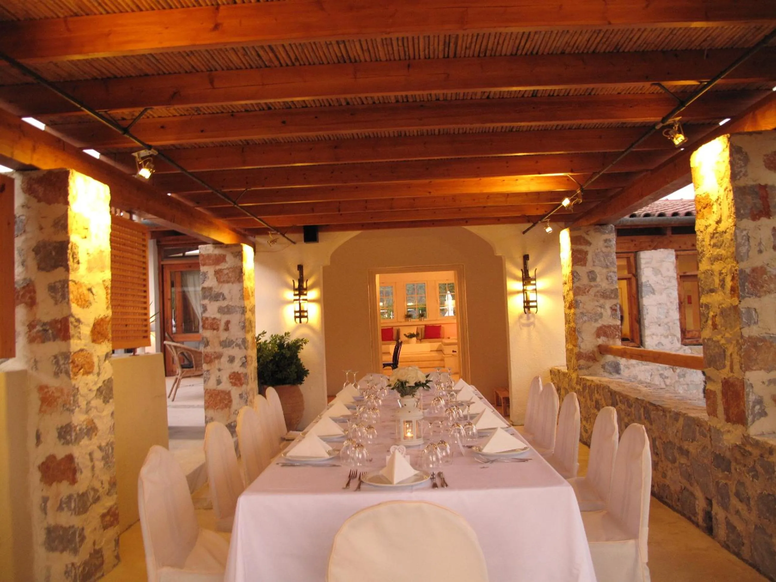 Restaurant/places to eat in Atrium Hotel