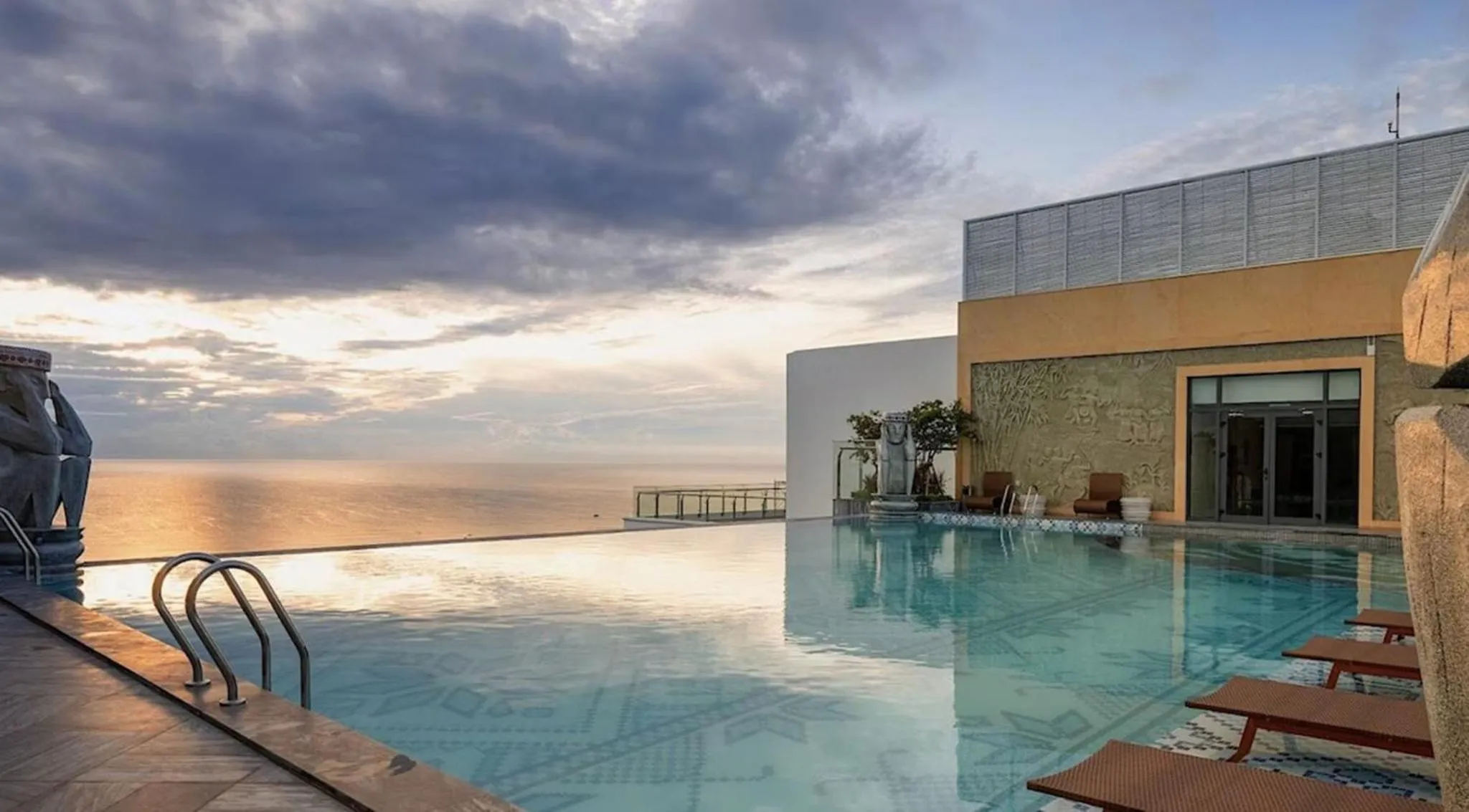 Swimming pool in Apec SeaView Sun-Condotel Tuy Hoa