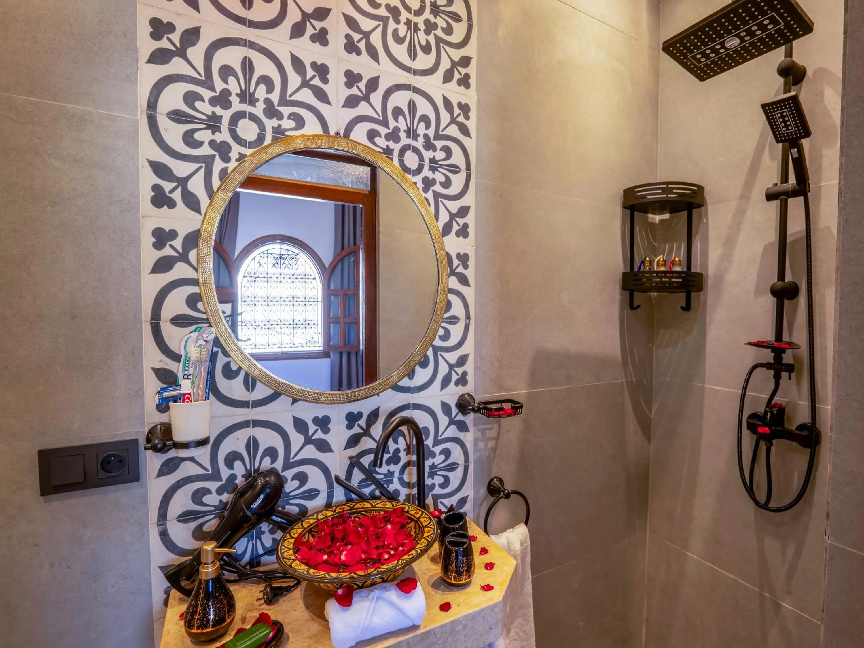 Shower in Riad Le Nid De Fatima