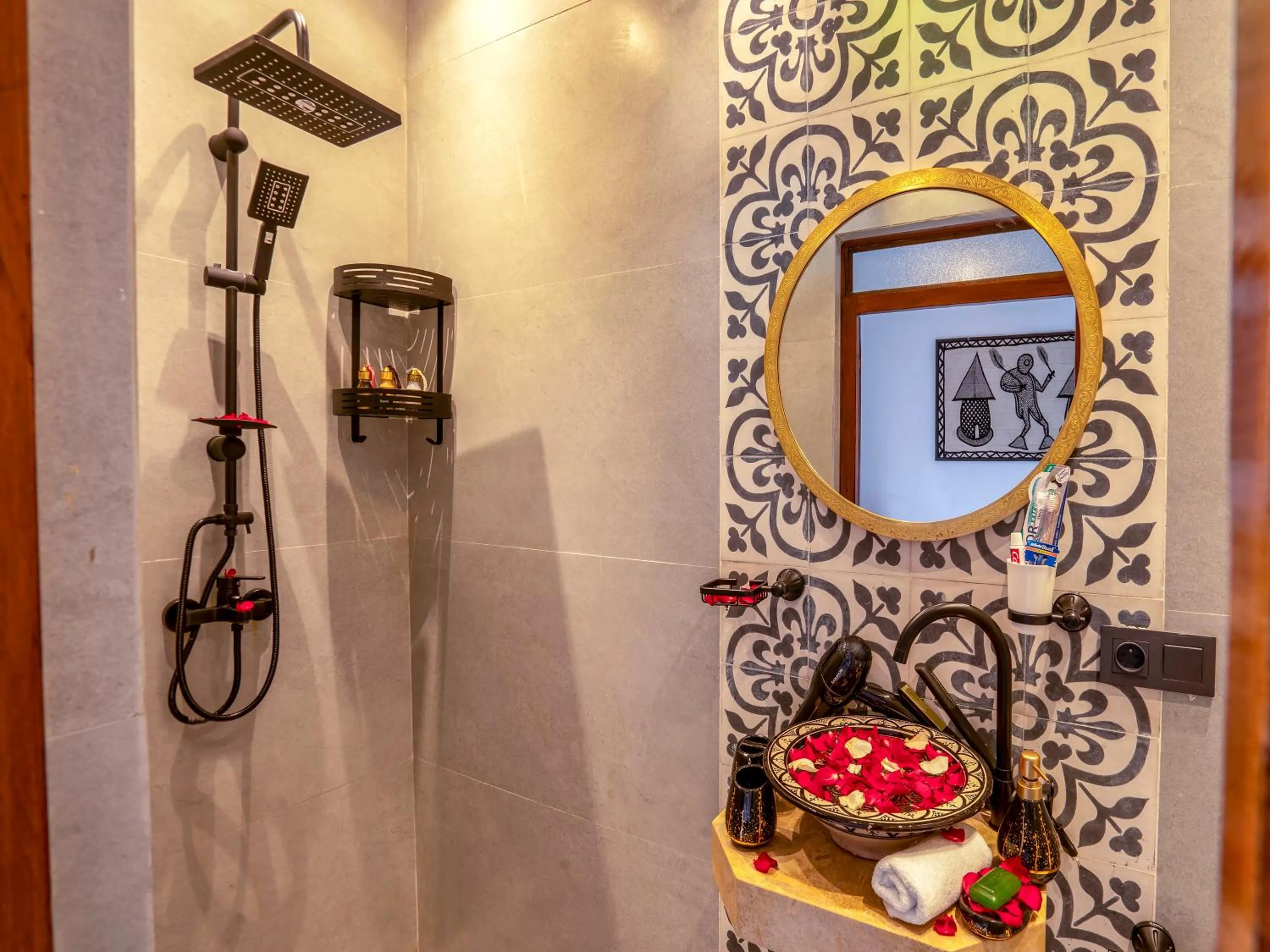 Shower in Riad Le Nid De Fatima