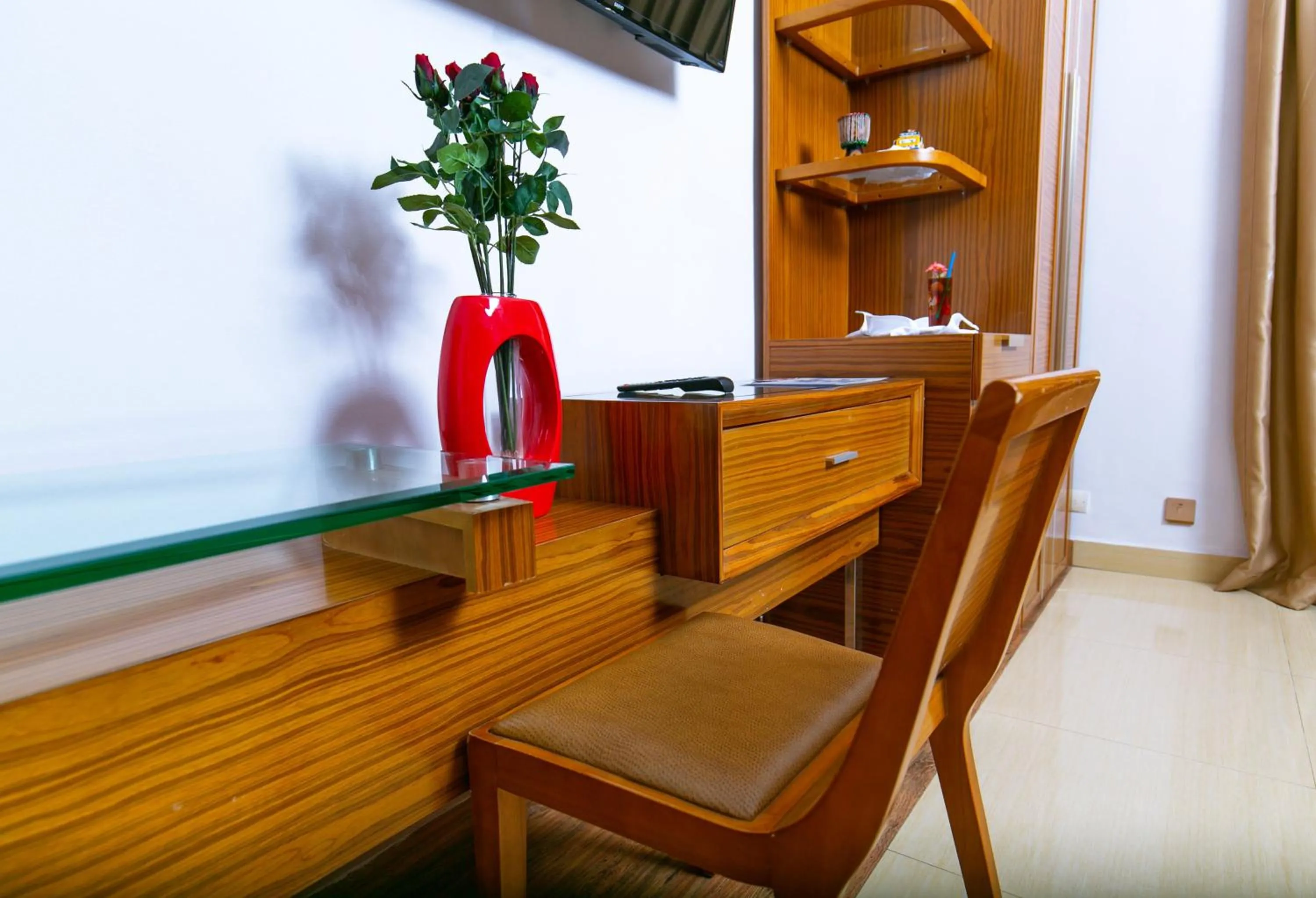 Seating area in Wakola Hotel Cheikh Anta DIOP