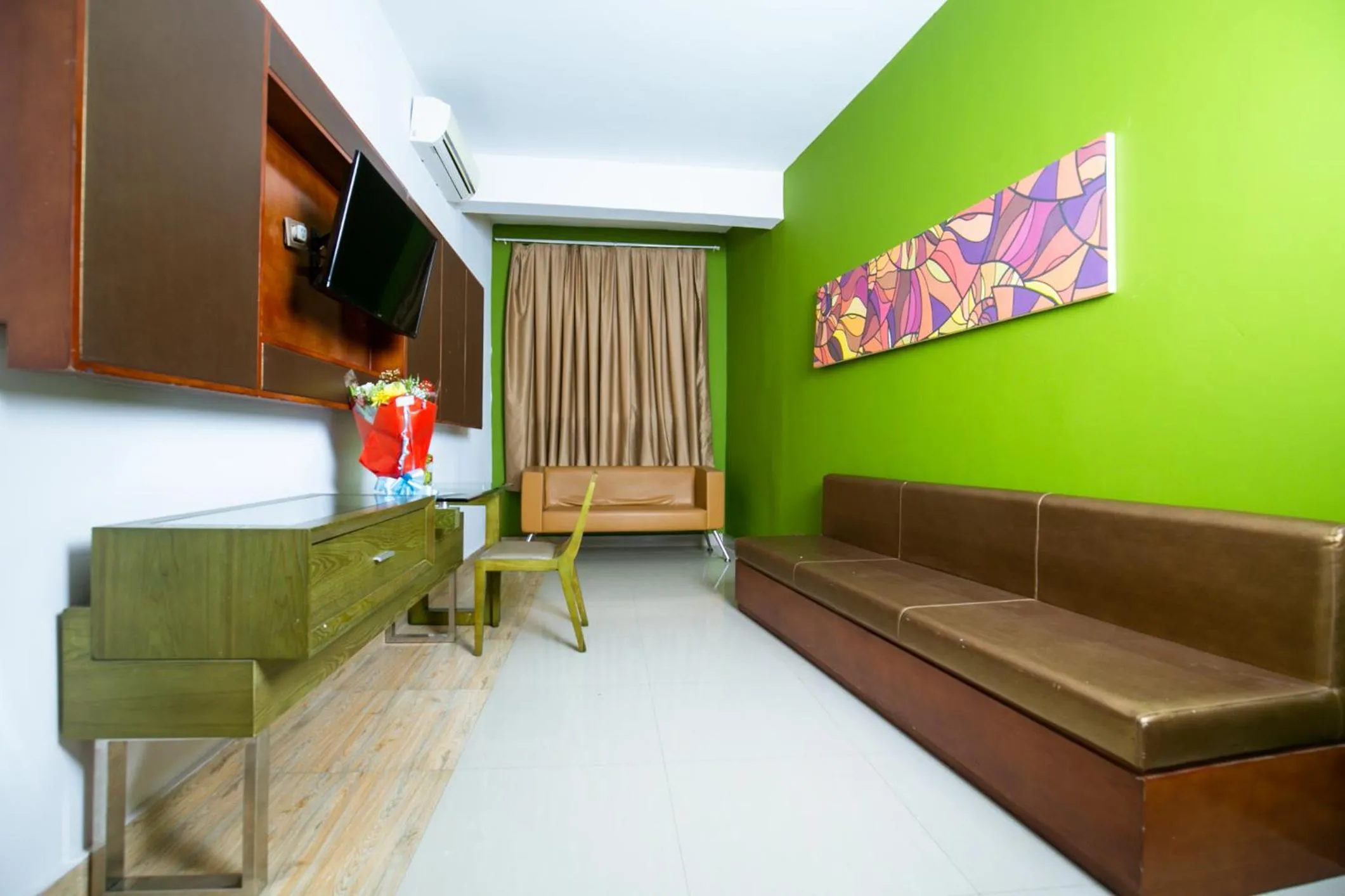 TV and multimedia in Wakola Hotel Cheikh Anta DIOP
