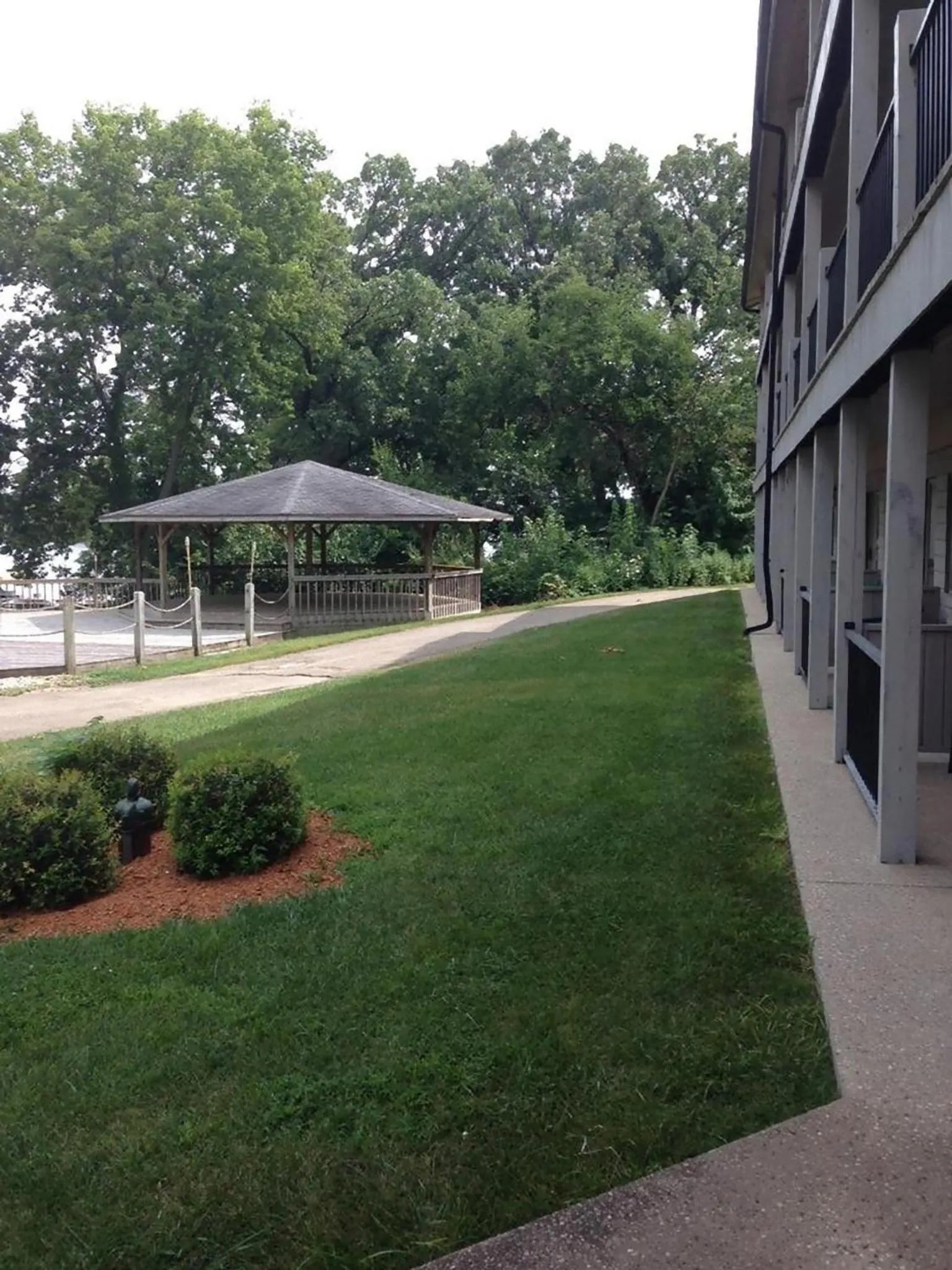Facade/entrance in Paddle Wheel Inn