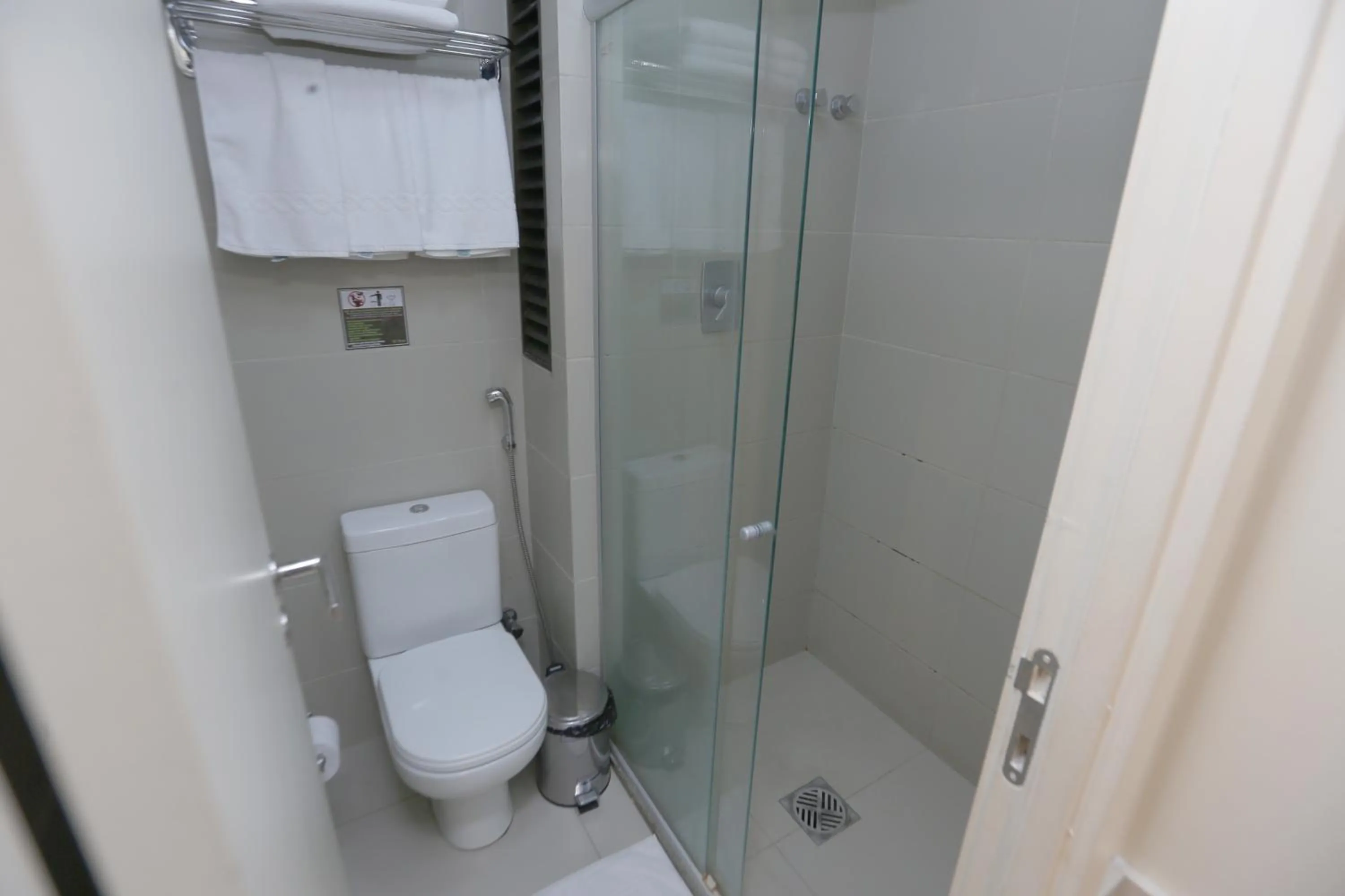 Shower in Stay Inn Hotel