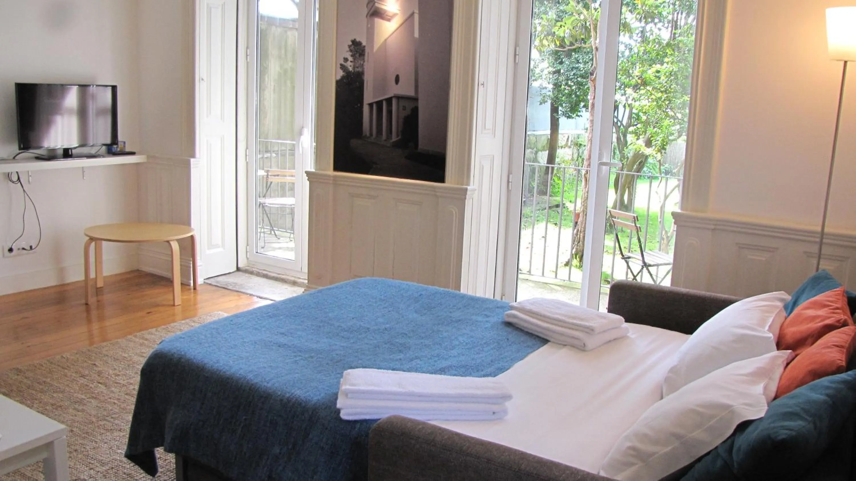 Patio, Bed in Koolhouse Porto