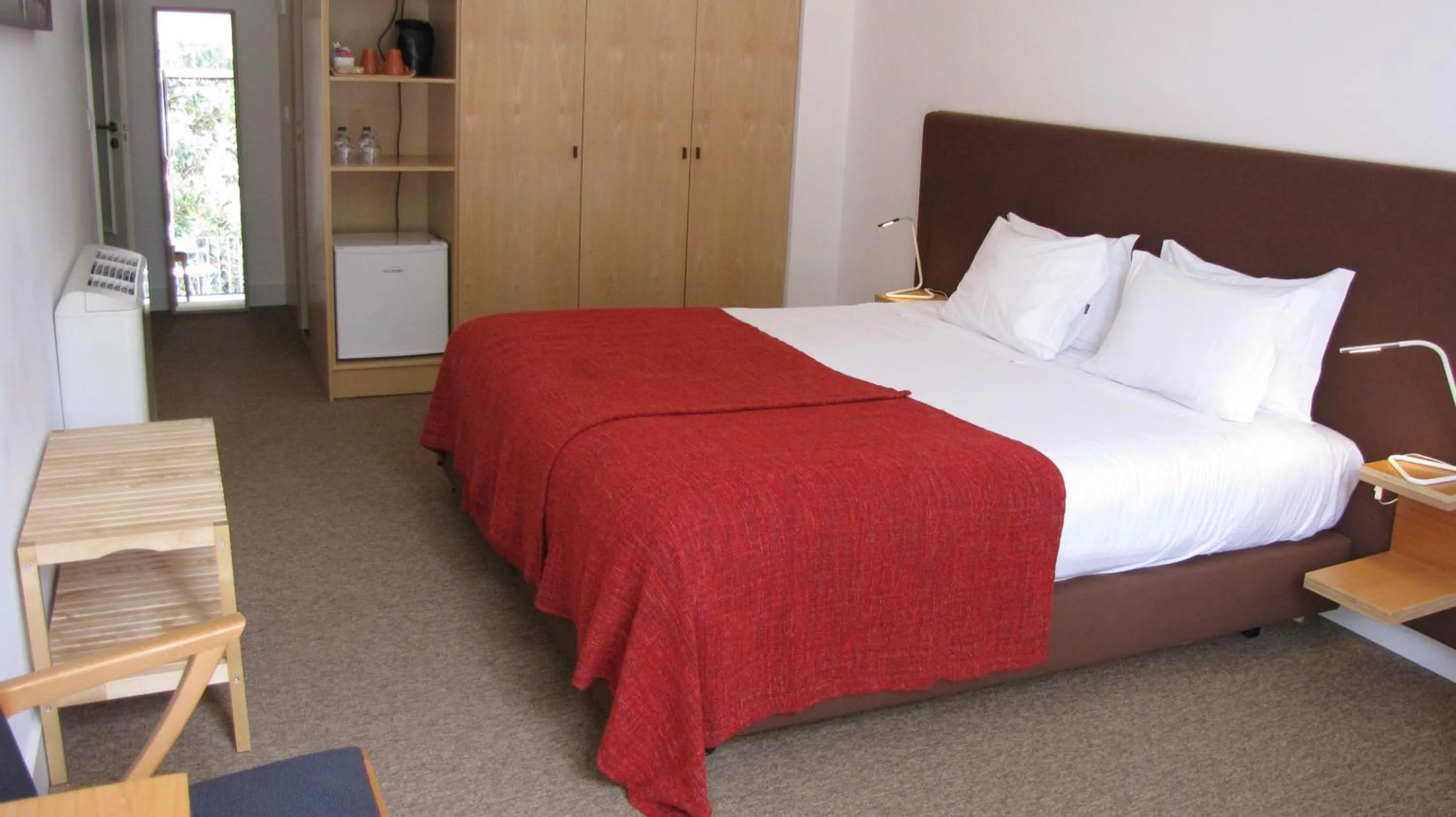 Photo of the whole room, Bed in Koolhouse Porto