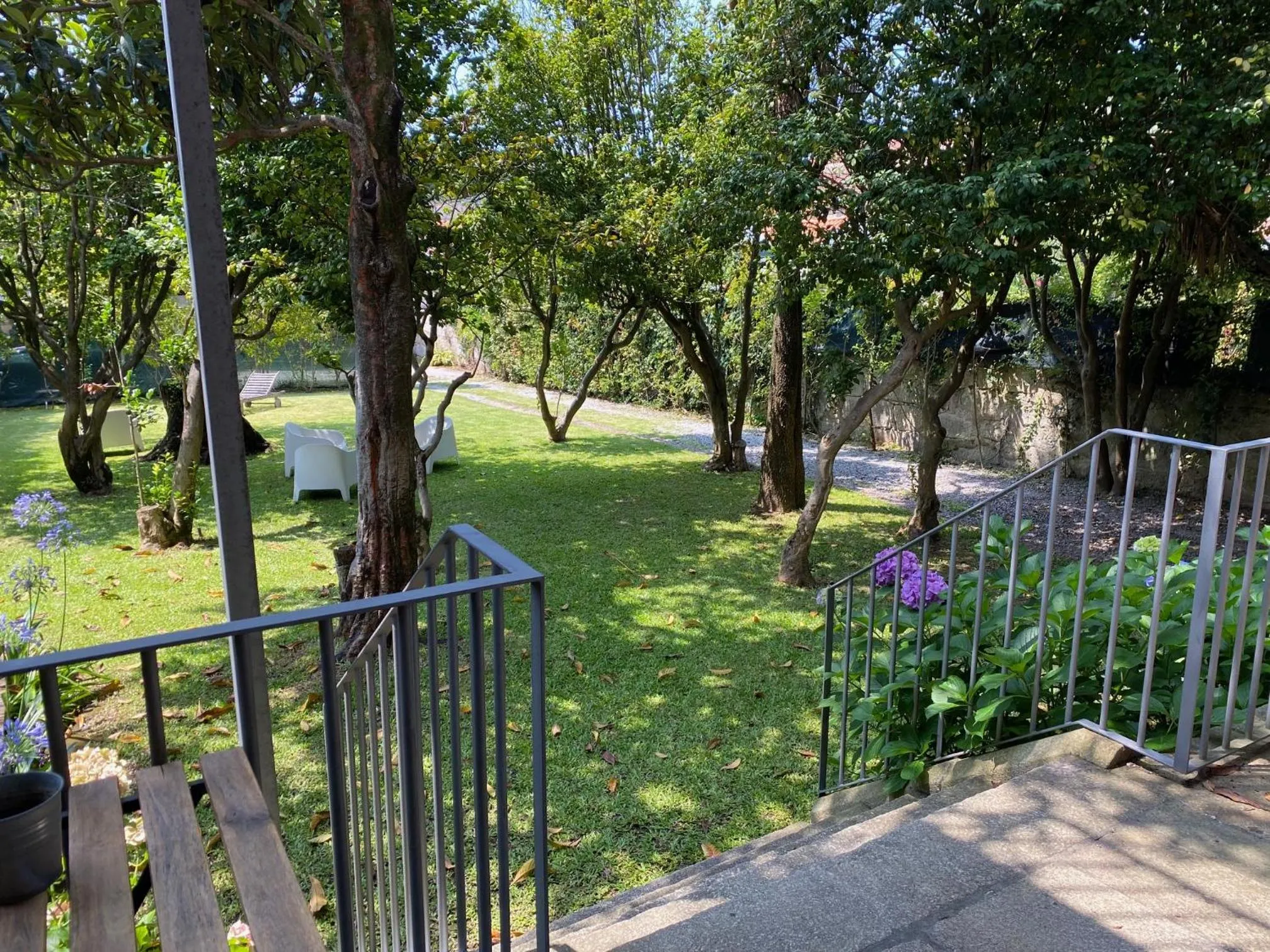 Garden view in Koolhouse Porto