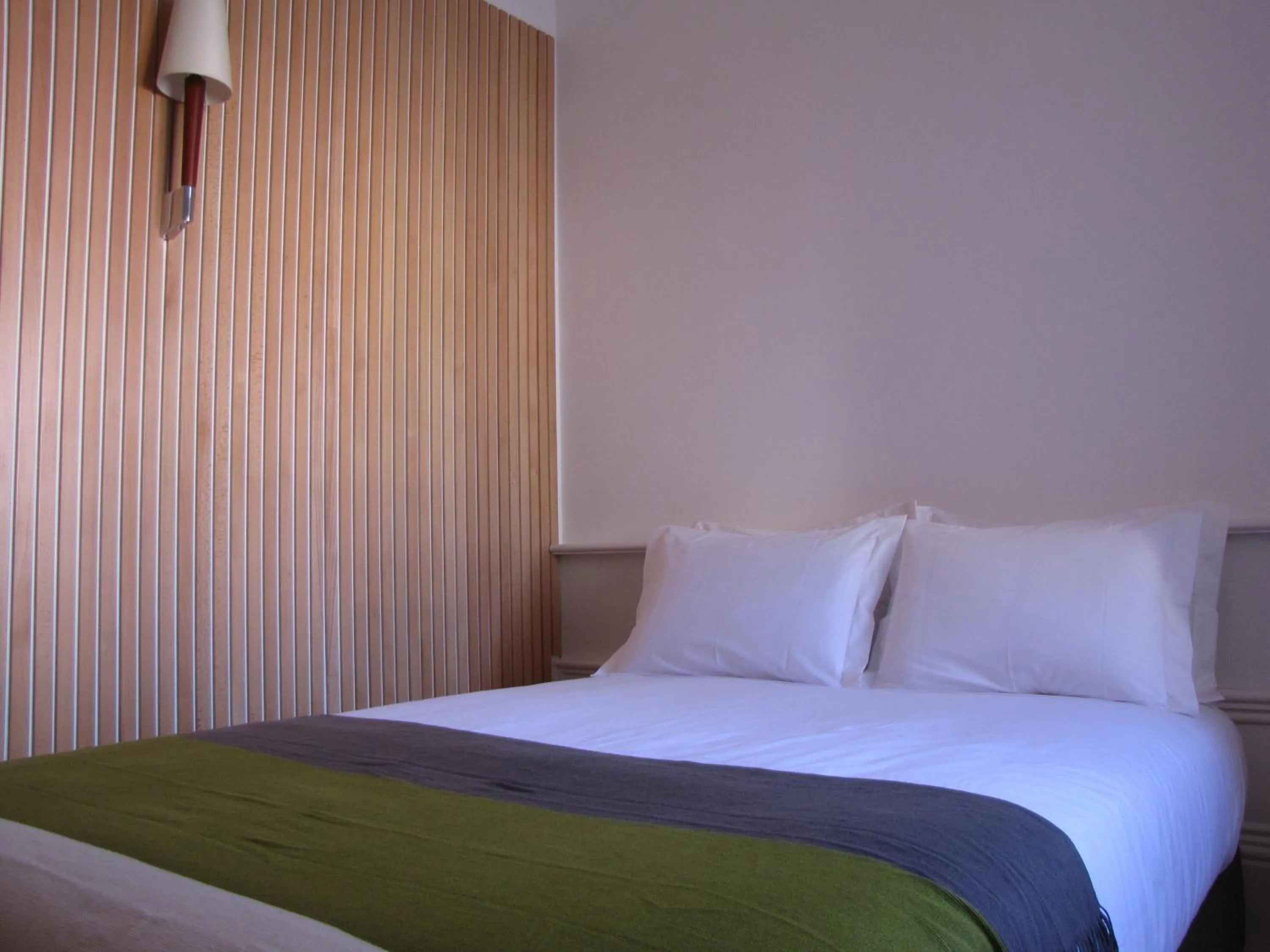 Bedroom, Bed in Koolhouse Porto