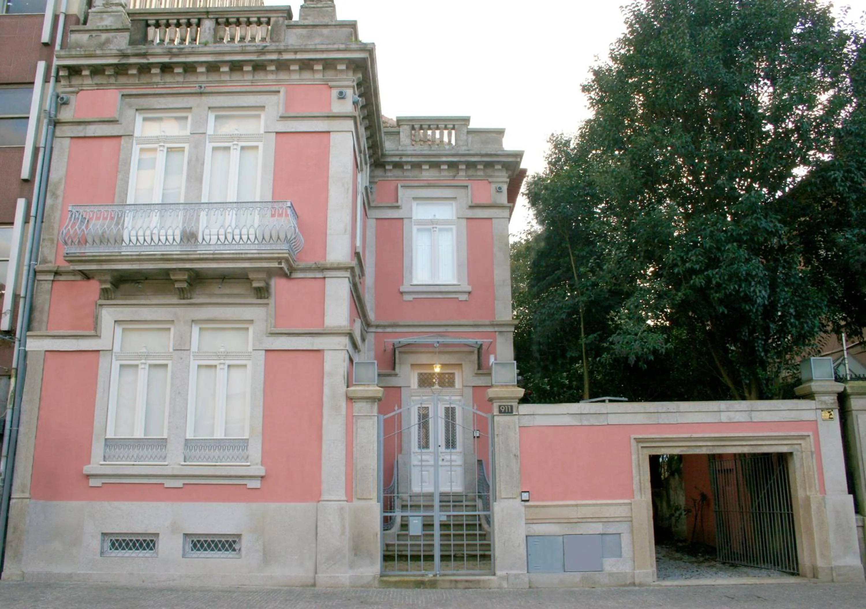 Facade/entrance in Koolhouse Porto