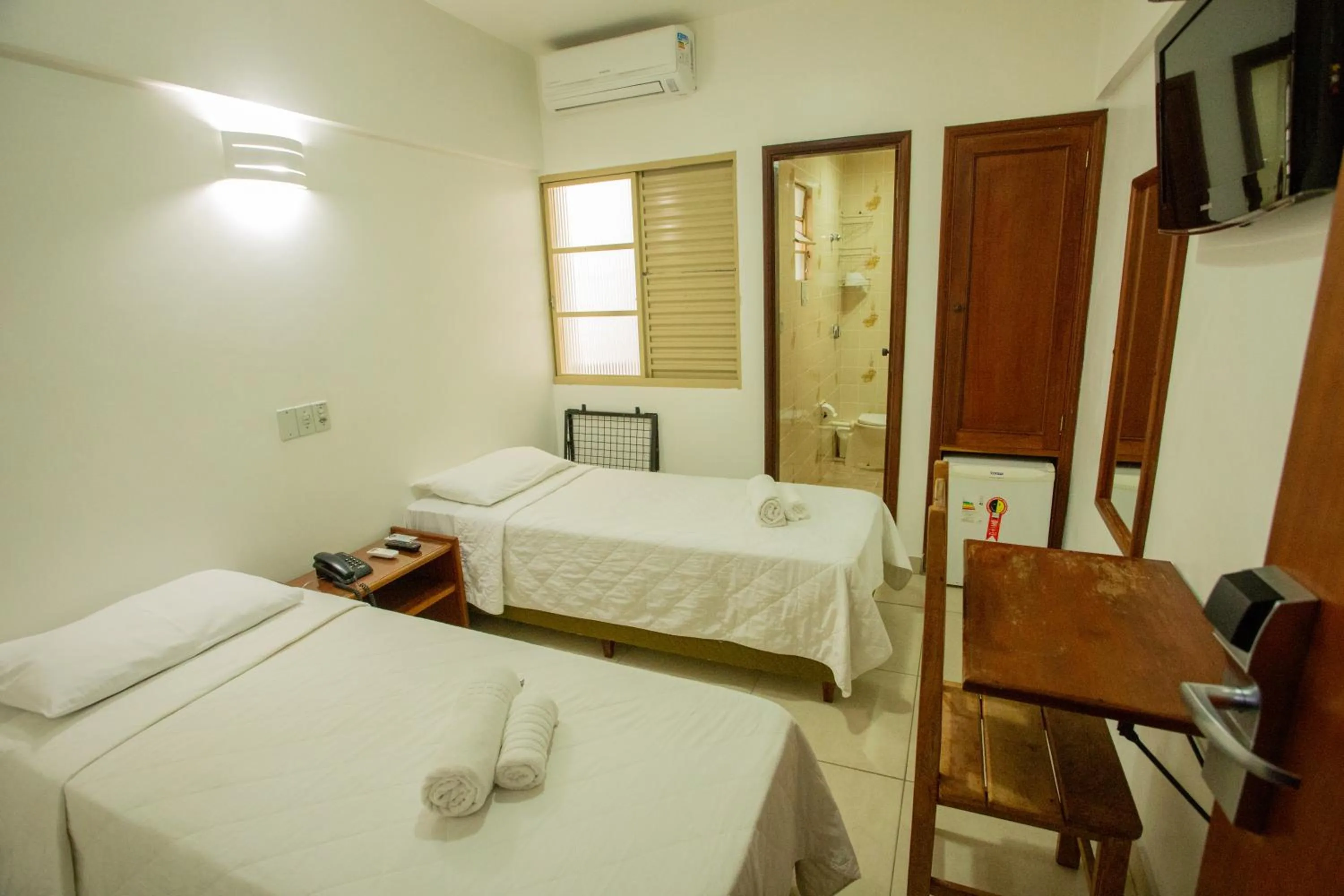 Bedroom, Bed in Carlton Plaza Torre