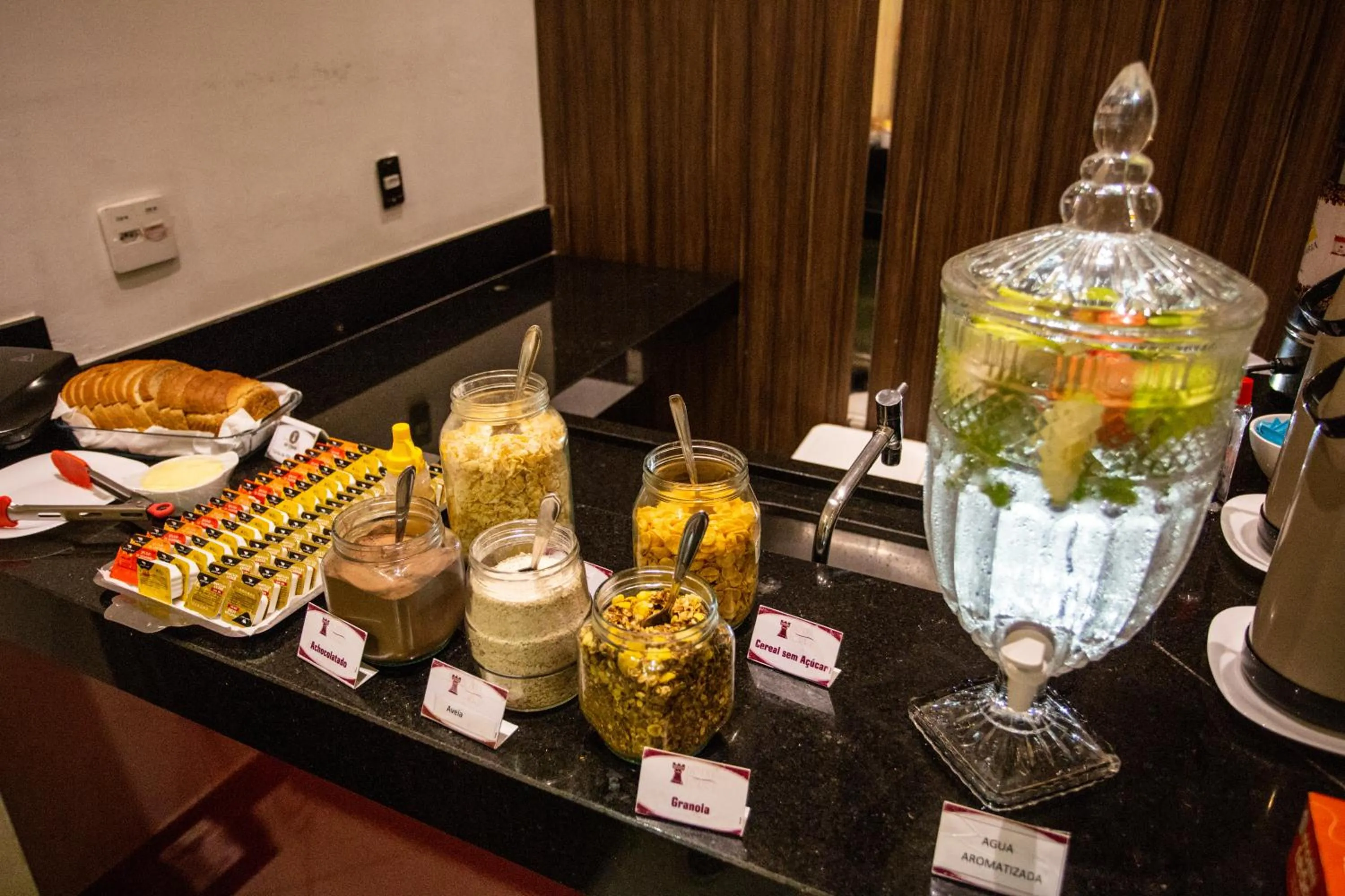 Food and drinks in Carlton Plaza Torre