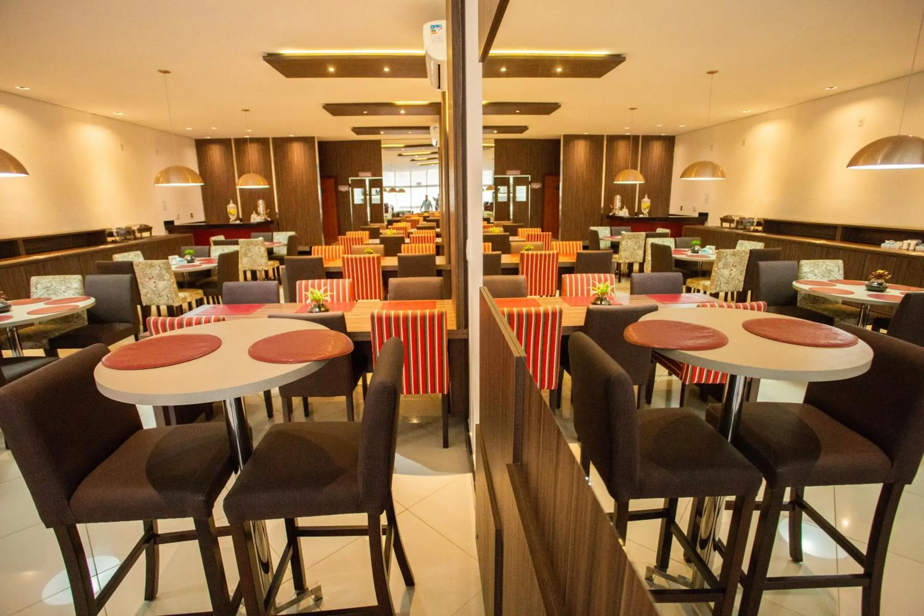 Restaurant/places to eat in Carlton Plaza Torre Restaurant/places to eat in Carlton Plaza Torre