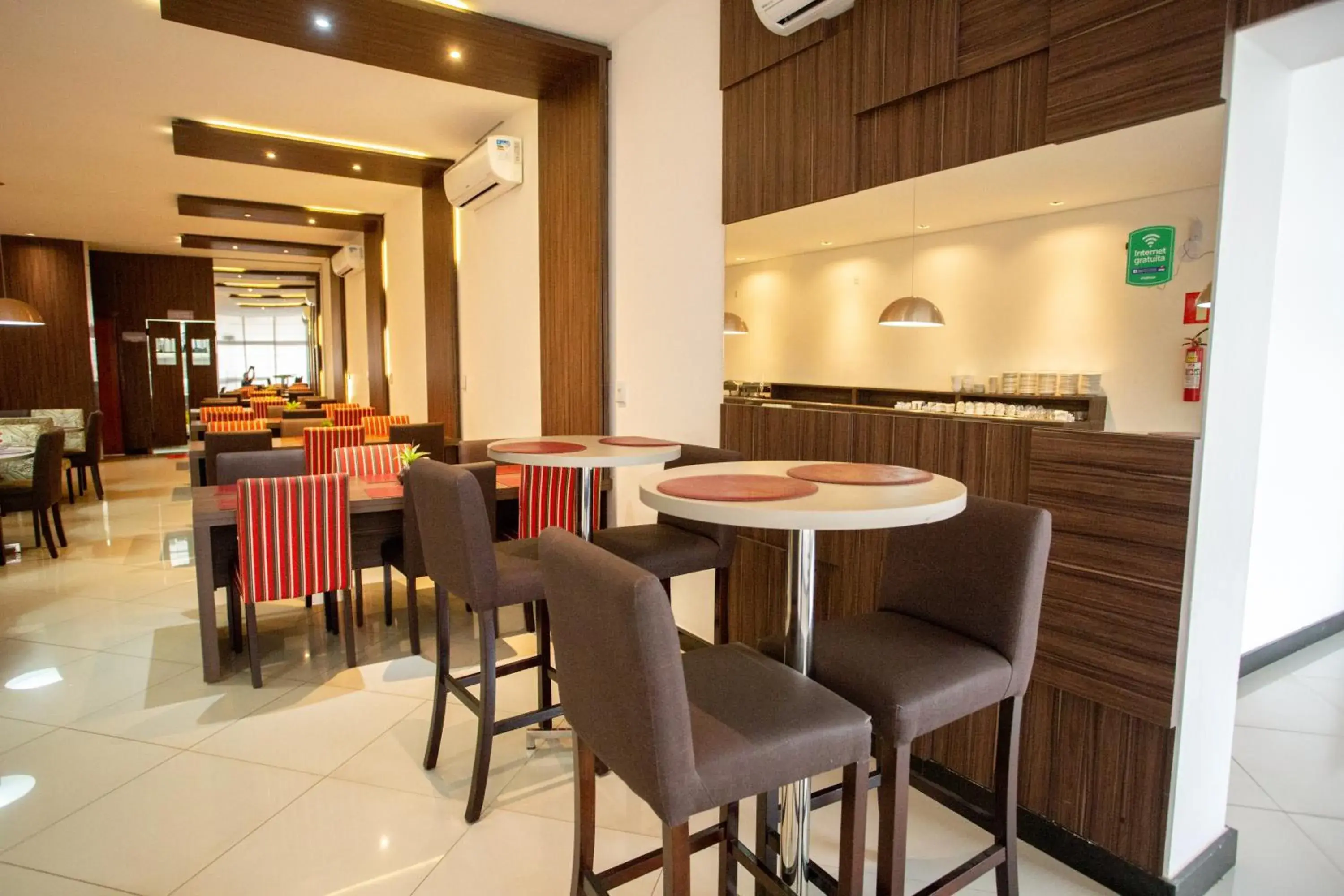 Restaurant/places to eat in Carlton Plaza Torre Restaurant/places to eat in Carlton Plaza Torre