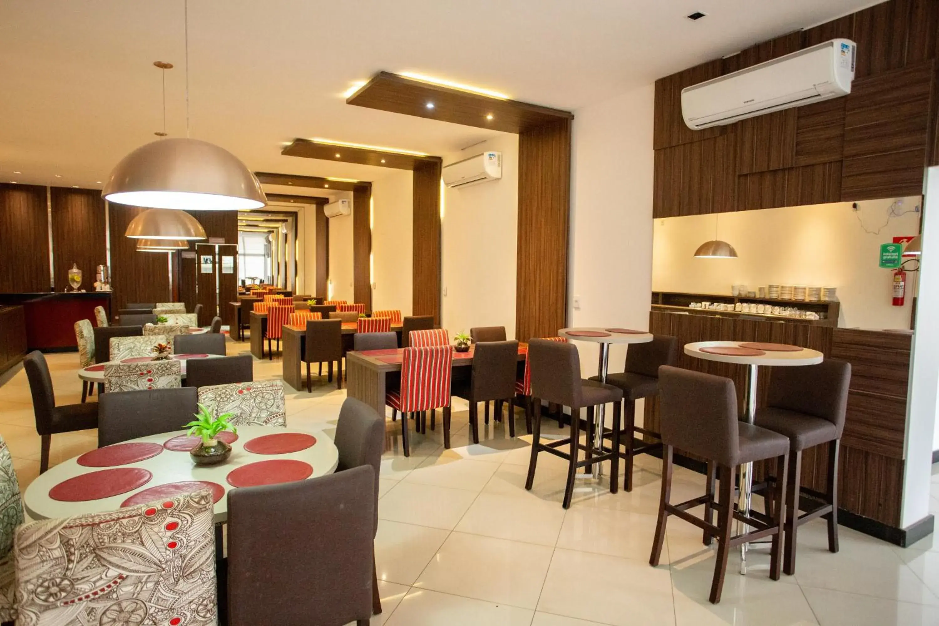 Restaurant/places to eat in Carlton Plaza Torre Restaurant/places to eat in Carlton Plaza Torre