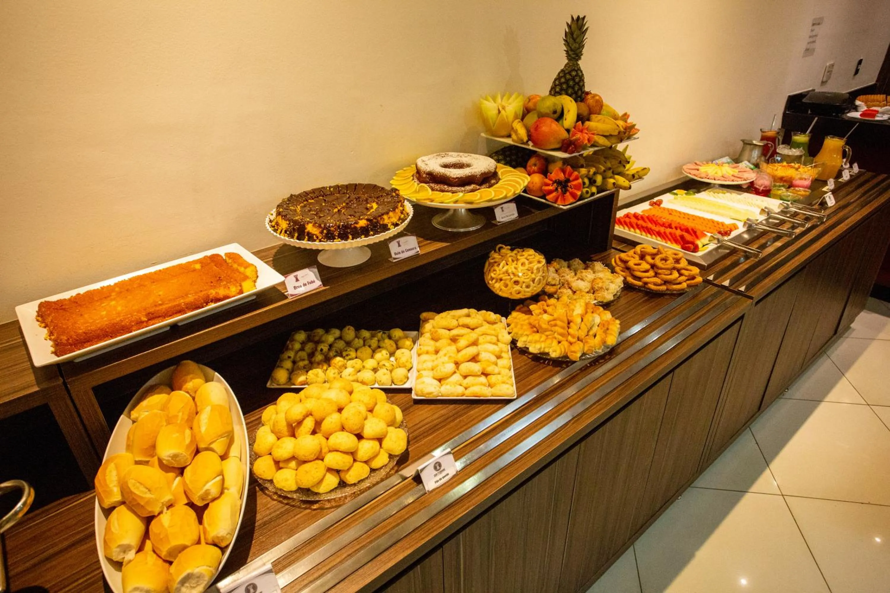 Buffet breakfast in Carlton Plaza Torre